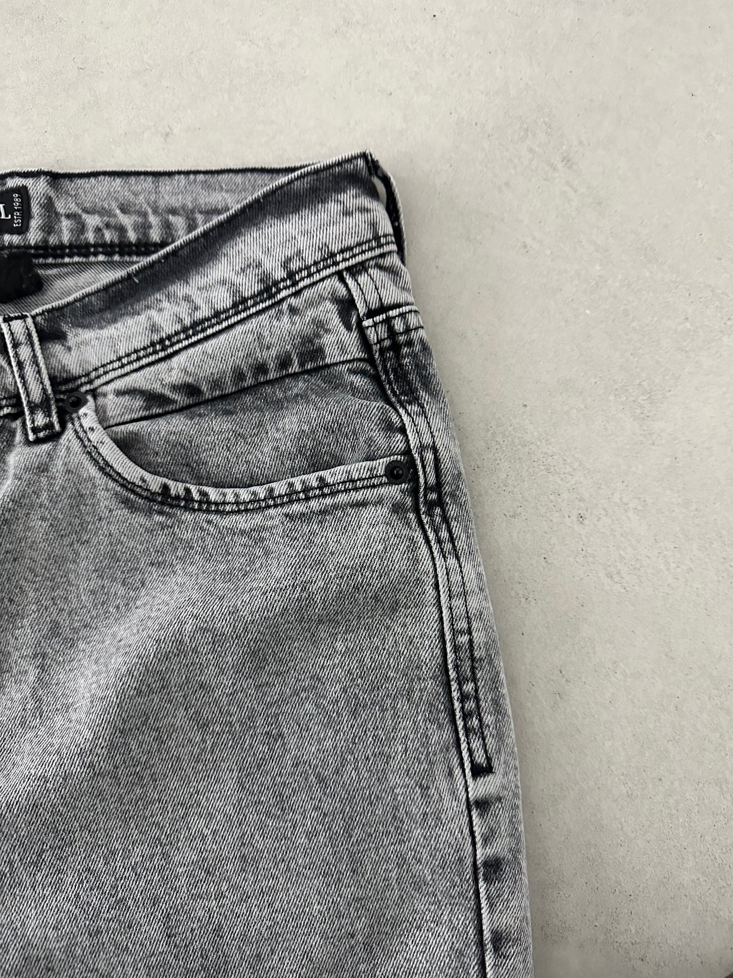 KNEE RIPPED PREMIUM JEAN