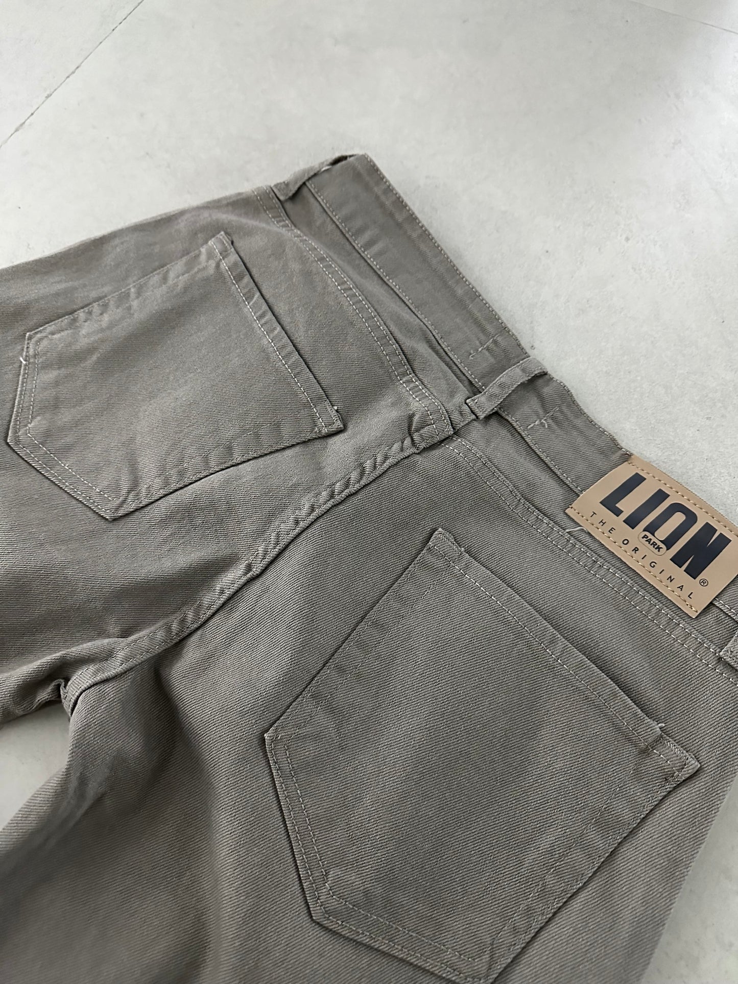 KHAKI FIT JEAN