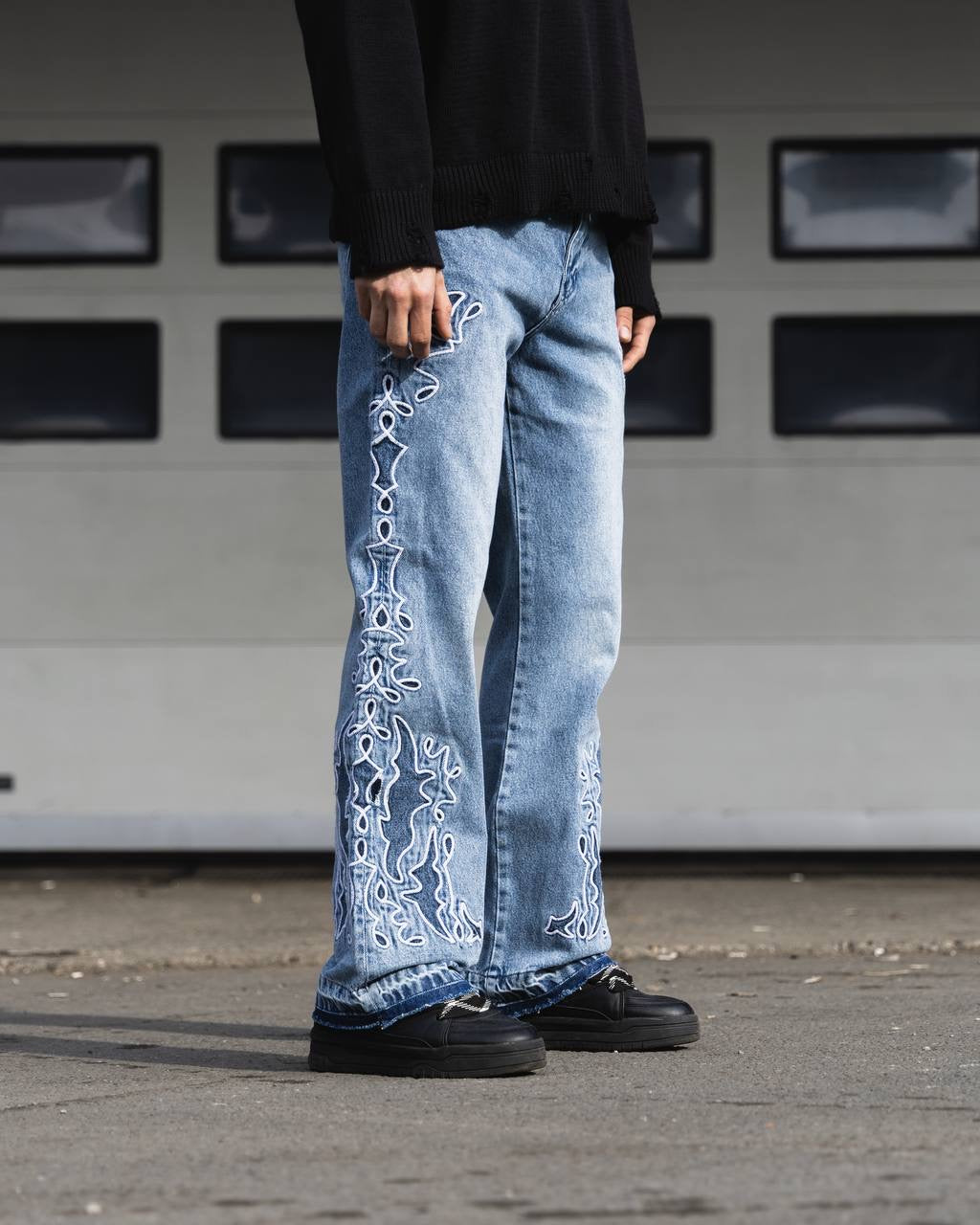 SIDE EMBROIDERY VIP JEAN (2 COLOR)