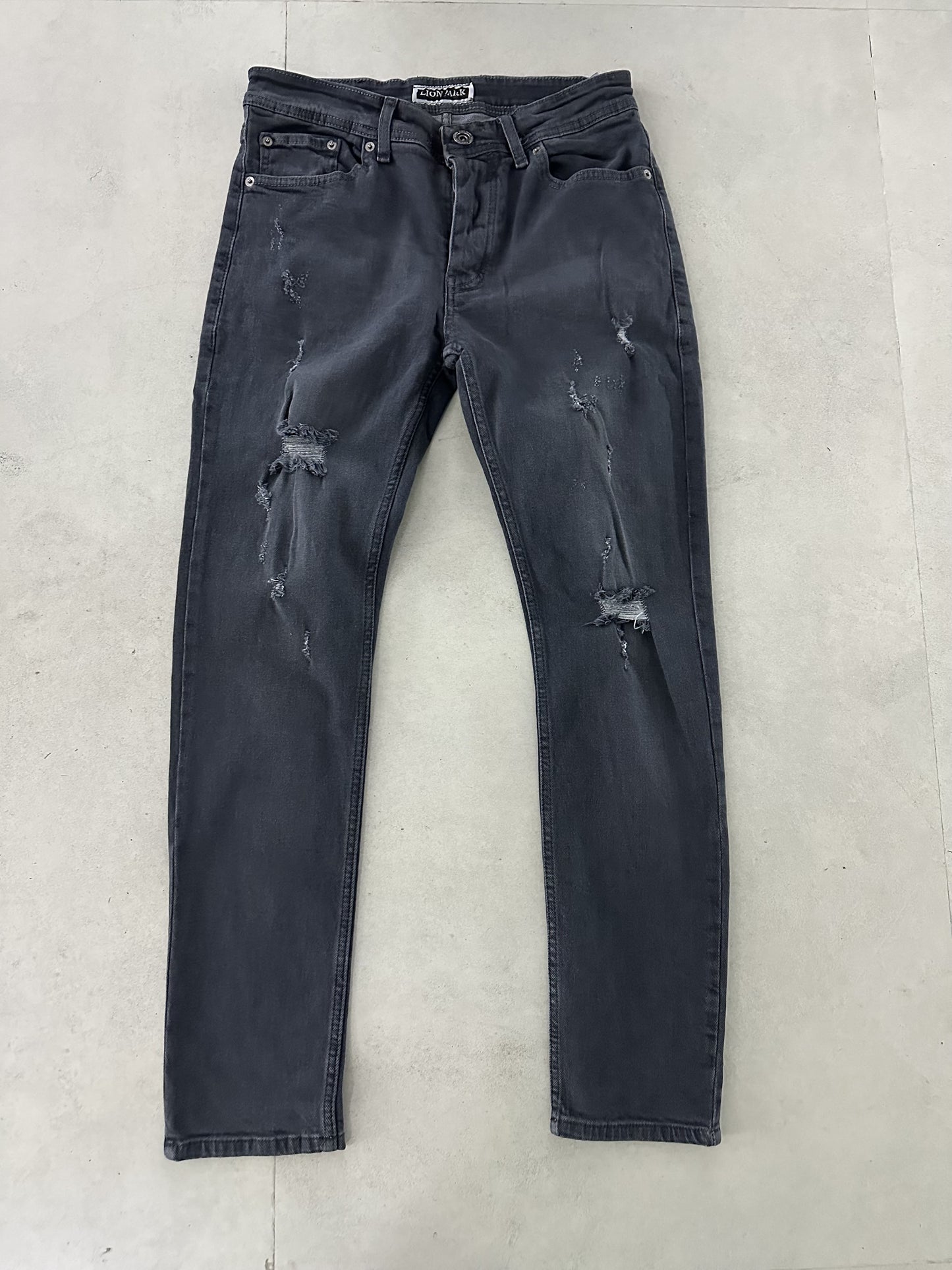 RIPPED GRAY FIT JEAN