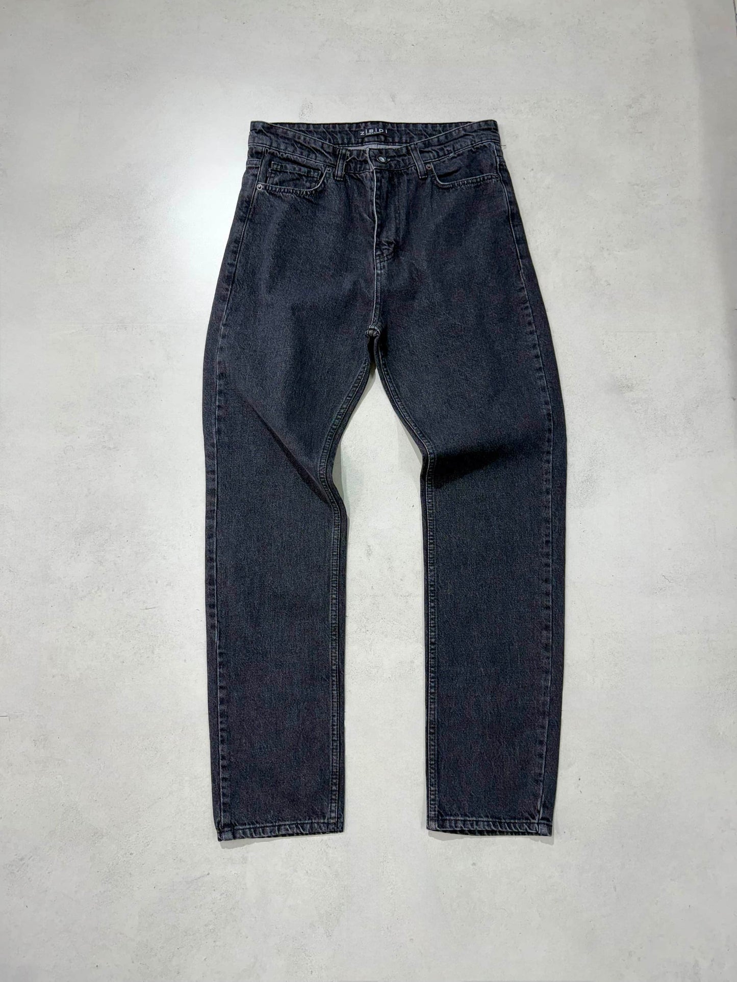 DARK GRAY STRAIGHT CUT JEAN
