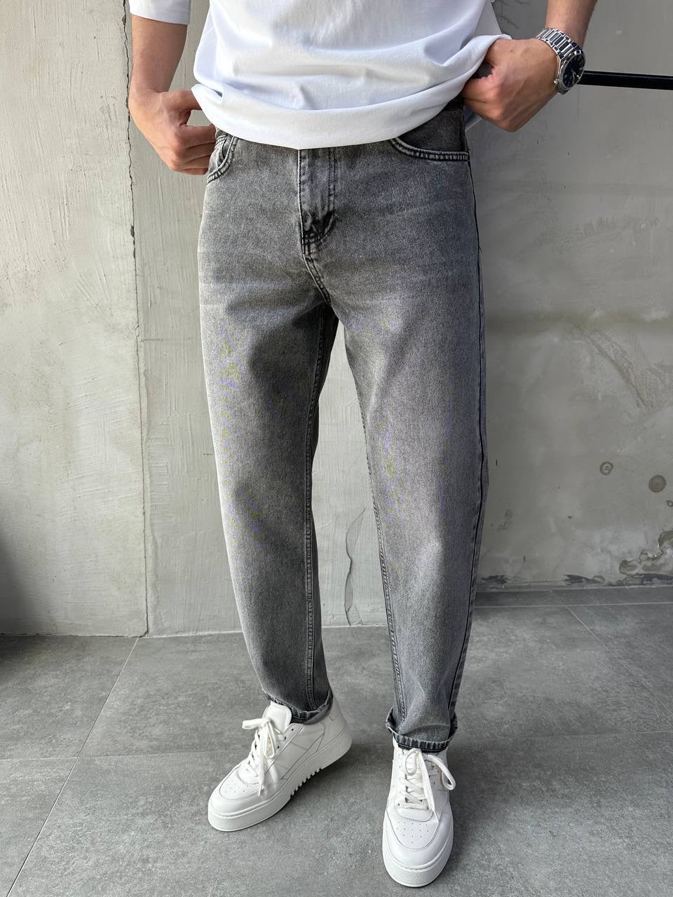 WASHED GRAY BOYFRIEND CUT JEAN
