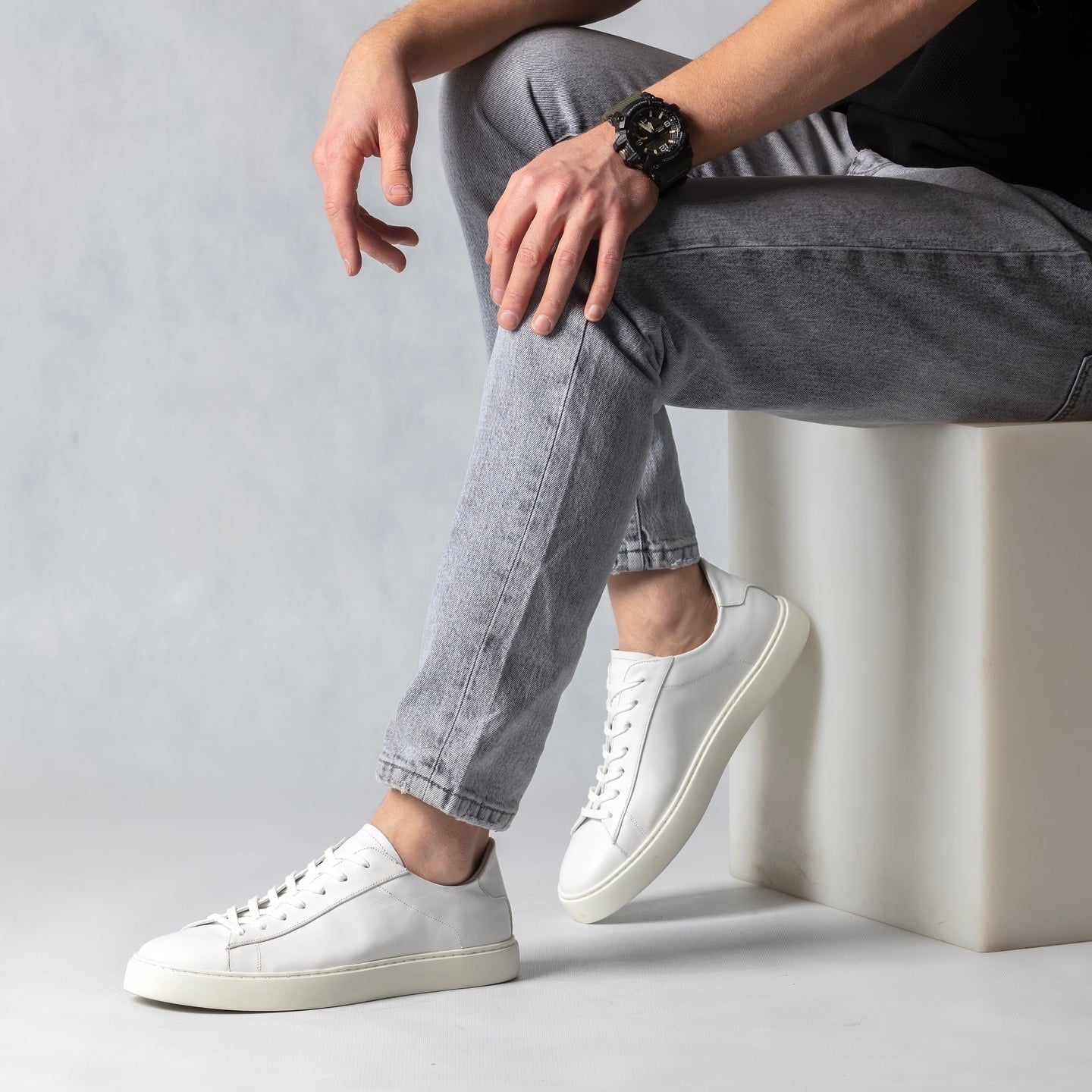 BASIC WHITE LEATHER SHOES