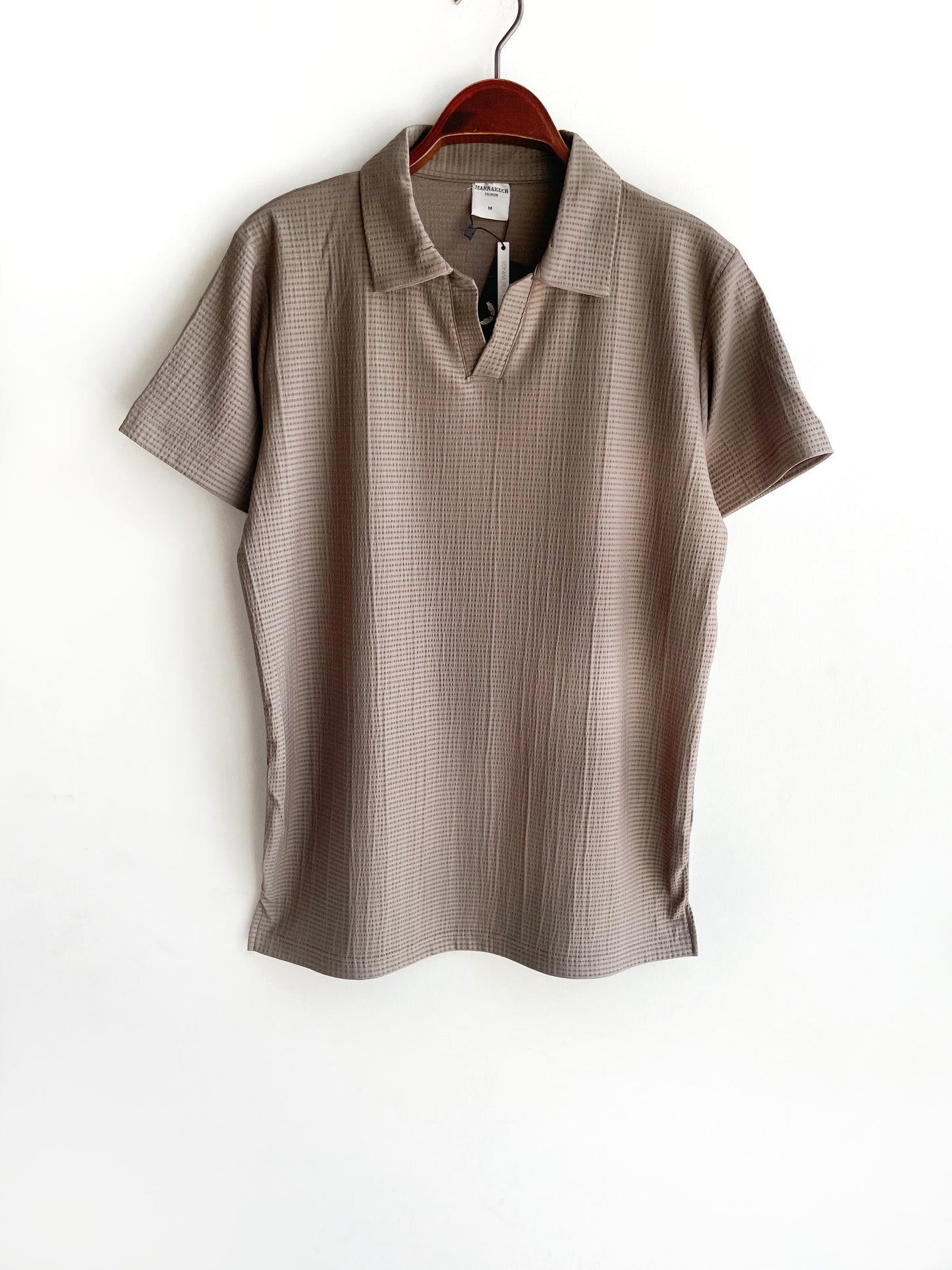 OLD MONEY STYLE DETAILED T-SHIRT (5 COLOR)