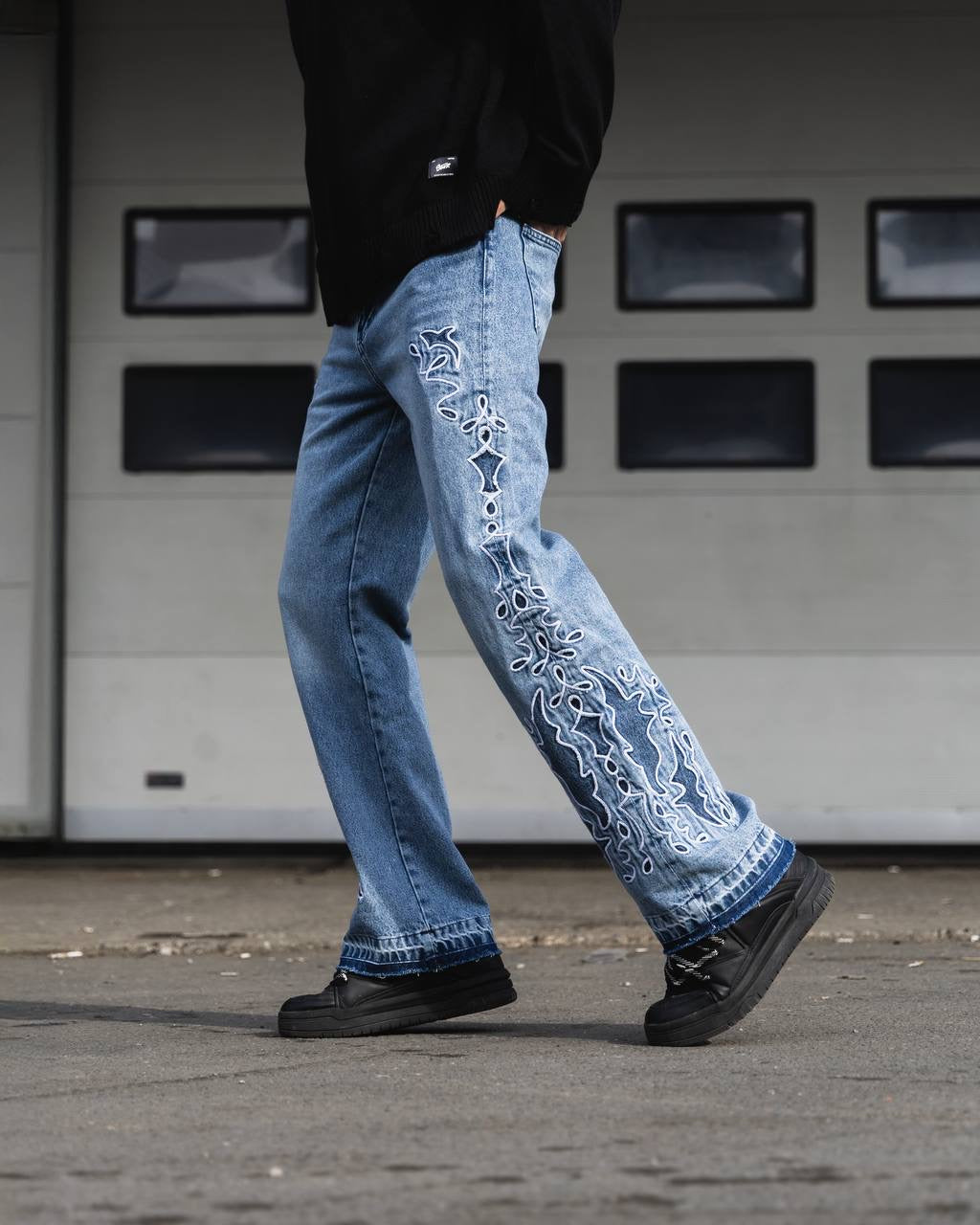 SIDE EMBROIDERY VIP JEAN (2 COLOR)