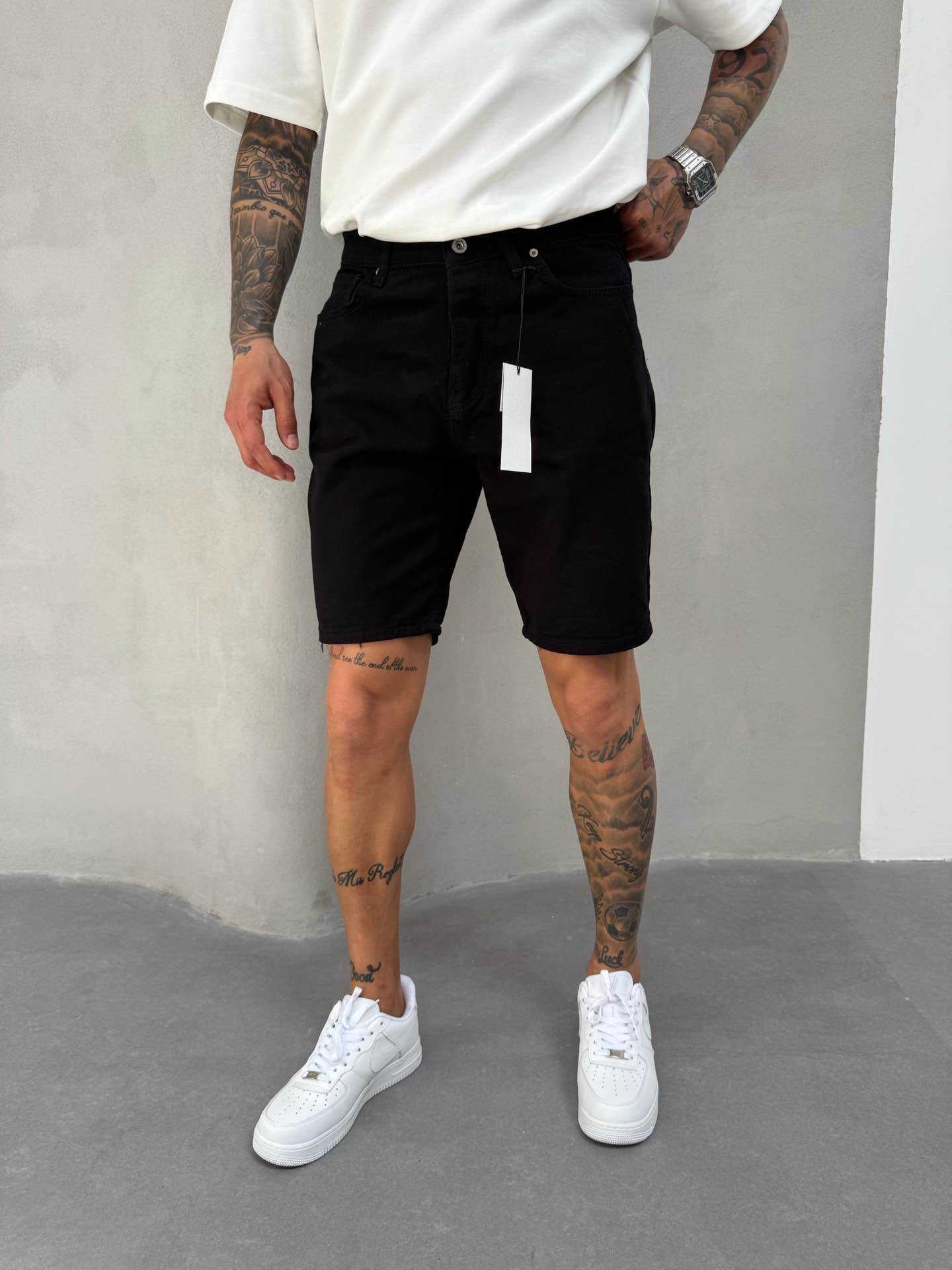 PLAIN BLACK PREMIUM SHORT