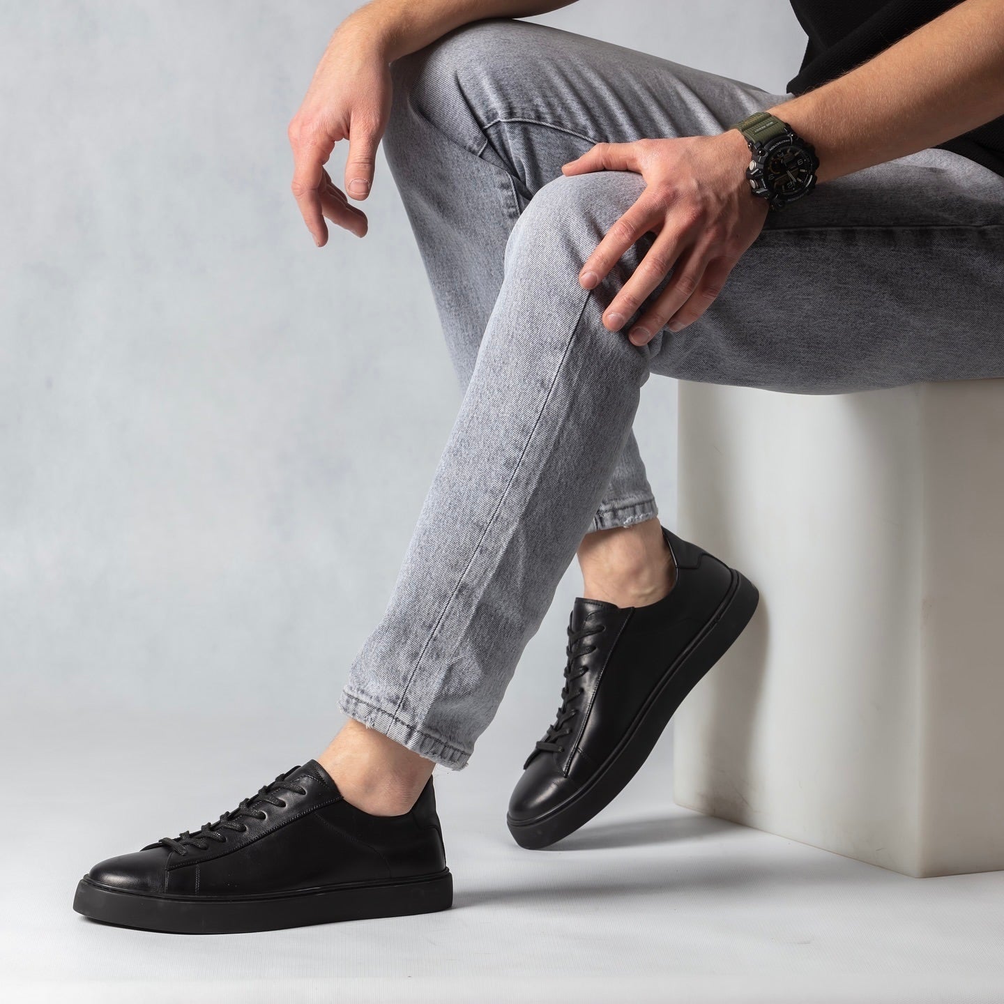 BASIC BLACK LEATHER SHOES