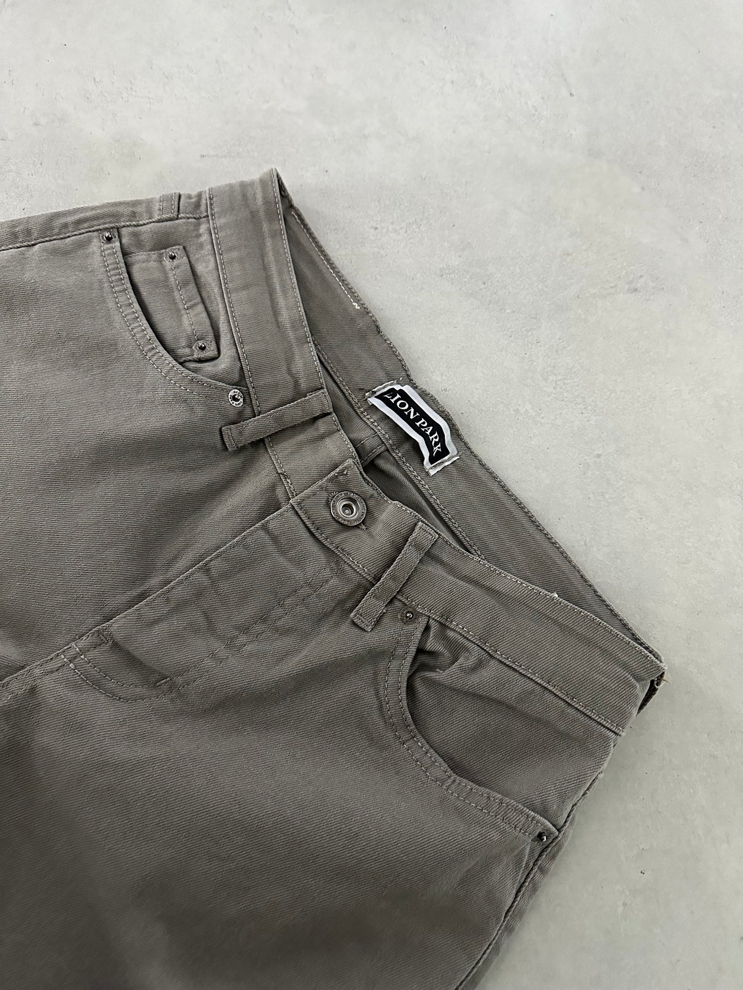 KHAKI FIT JEAN