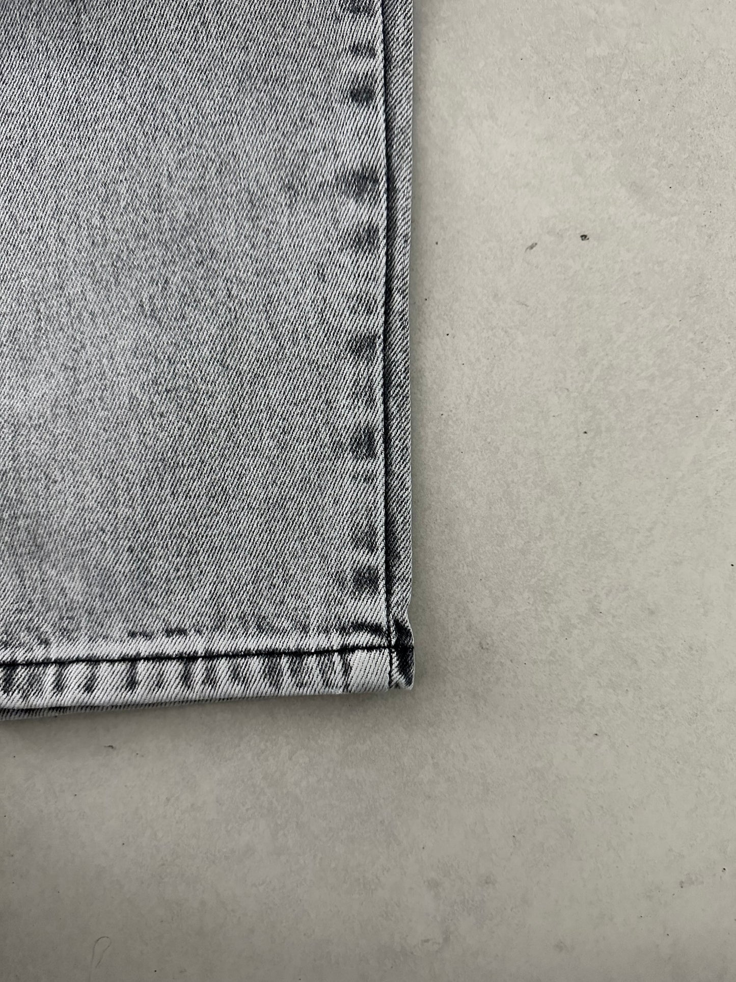 KNEE RIPPED PREMIUM JEAN