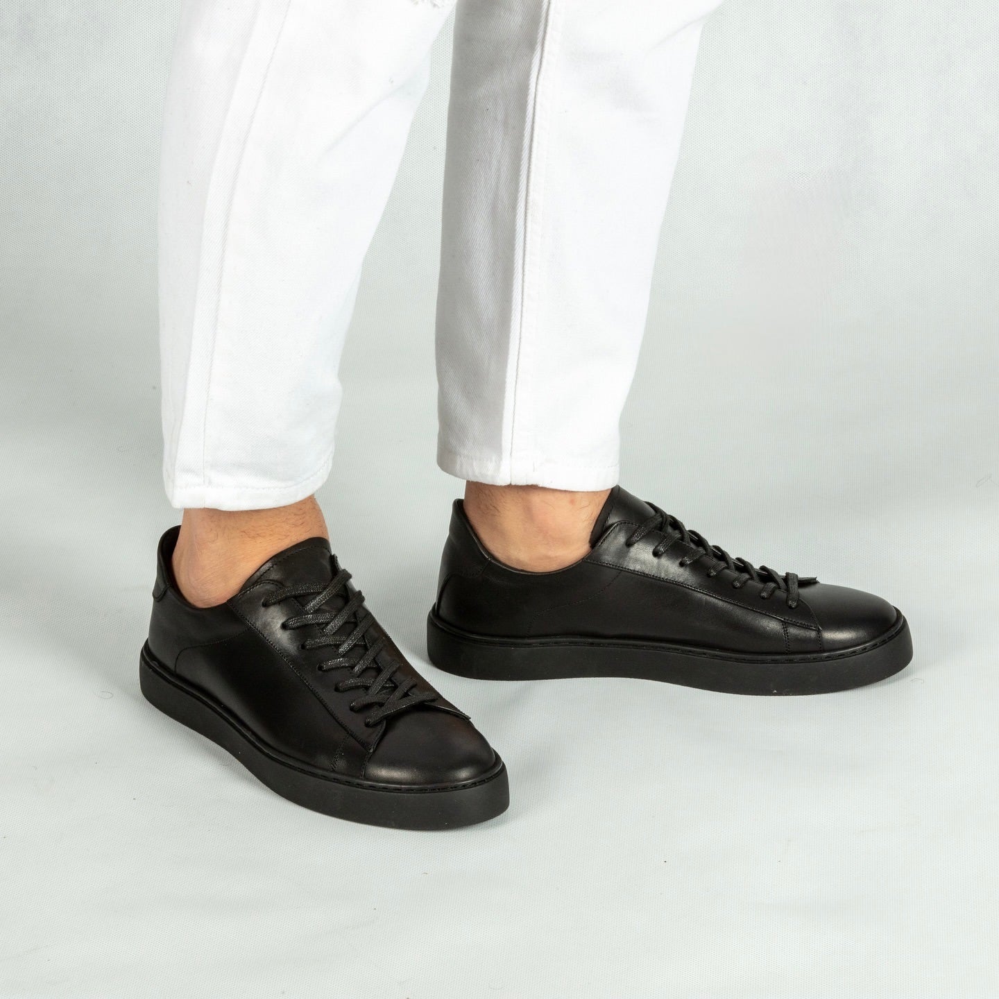 BASIC BLACK LEATHER SHOES