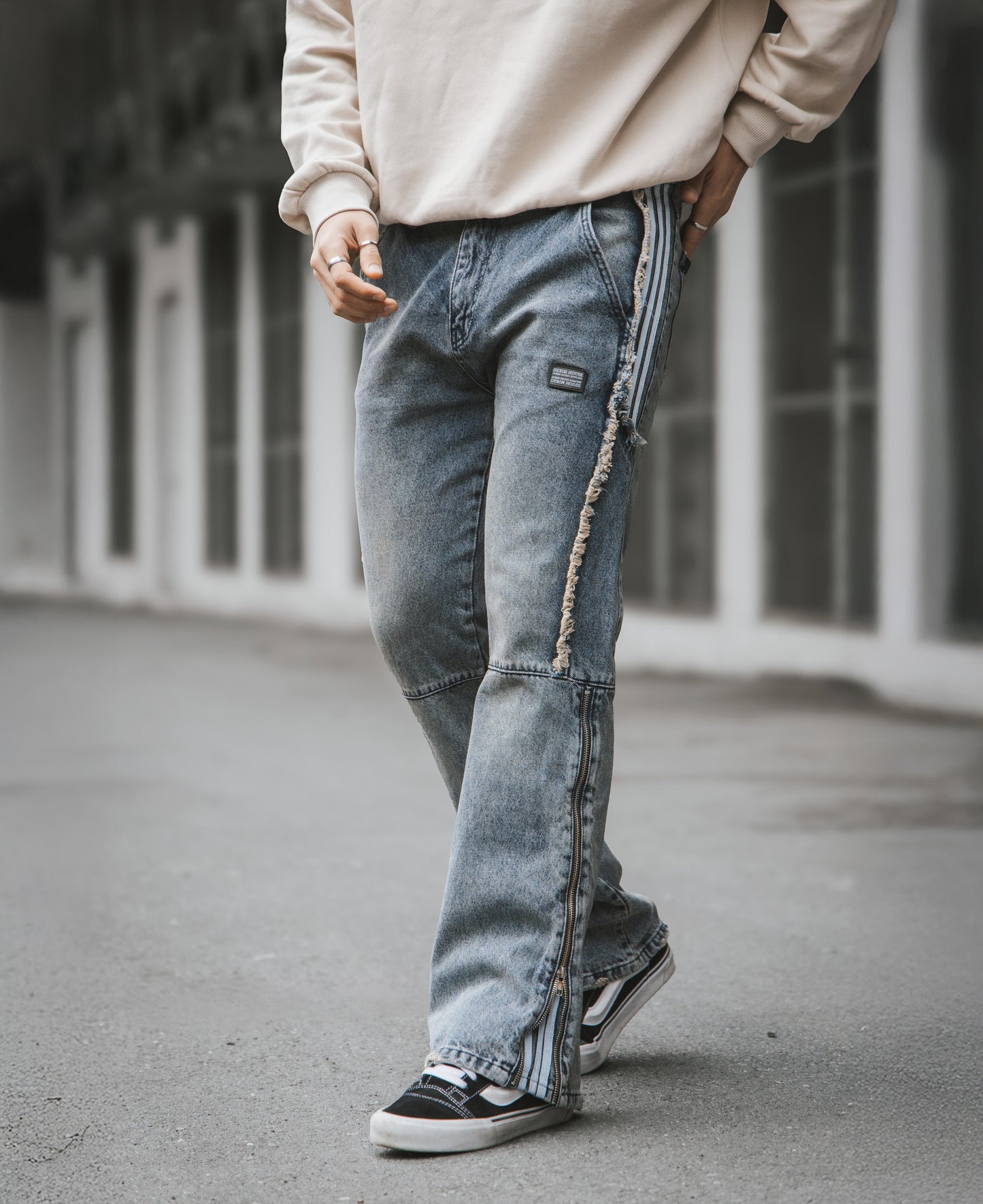 DIRTY WASHED SIDE ZIPPER VIP JEAN