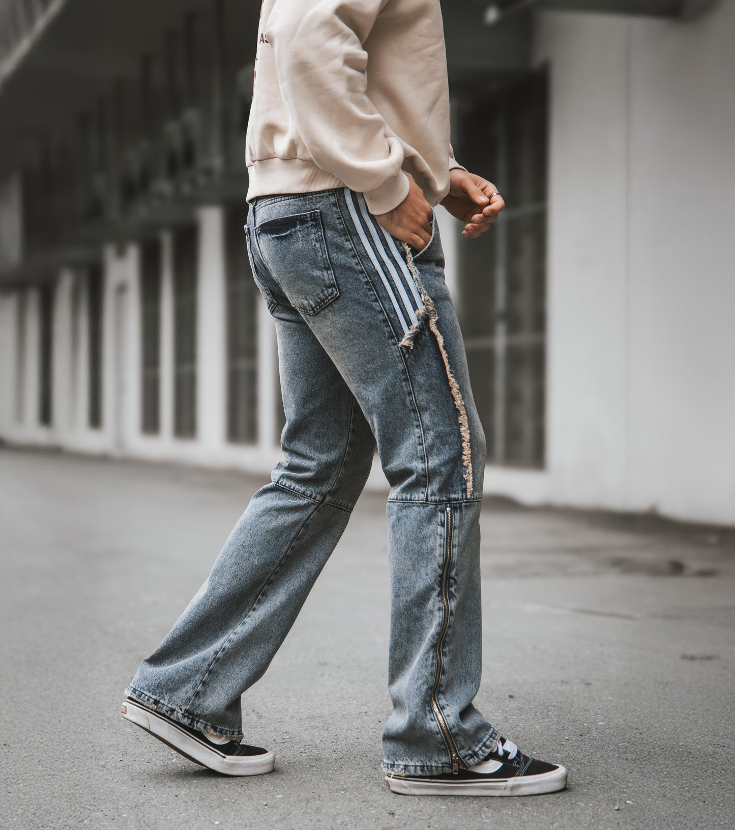DIRTY WASHED SIDE ZIPPER VIP JEAN