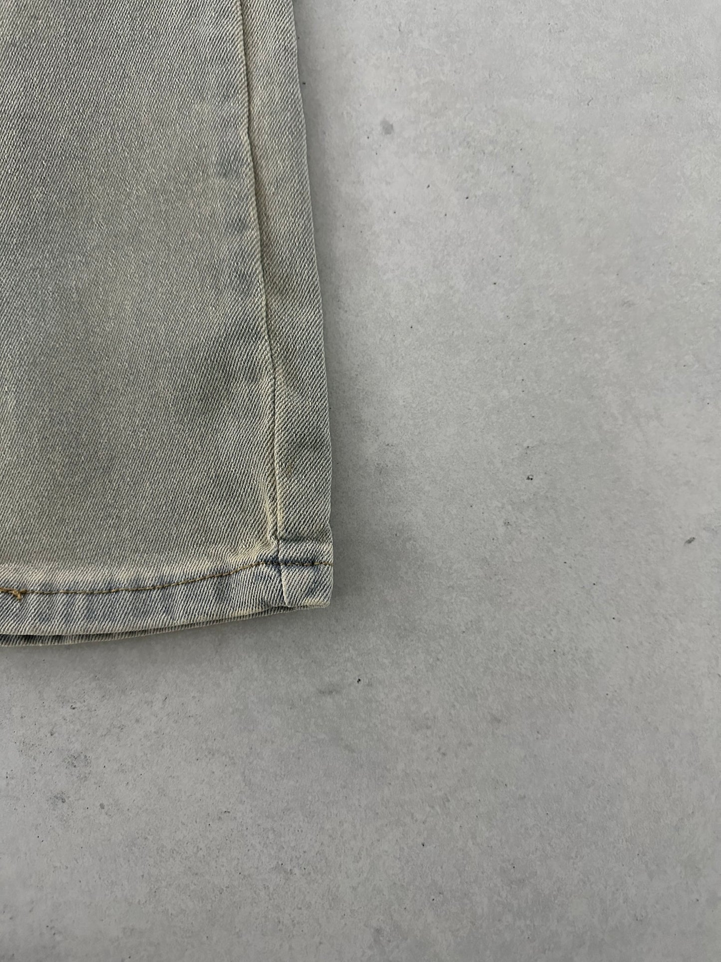 DIRTY WASH FIT JEAN