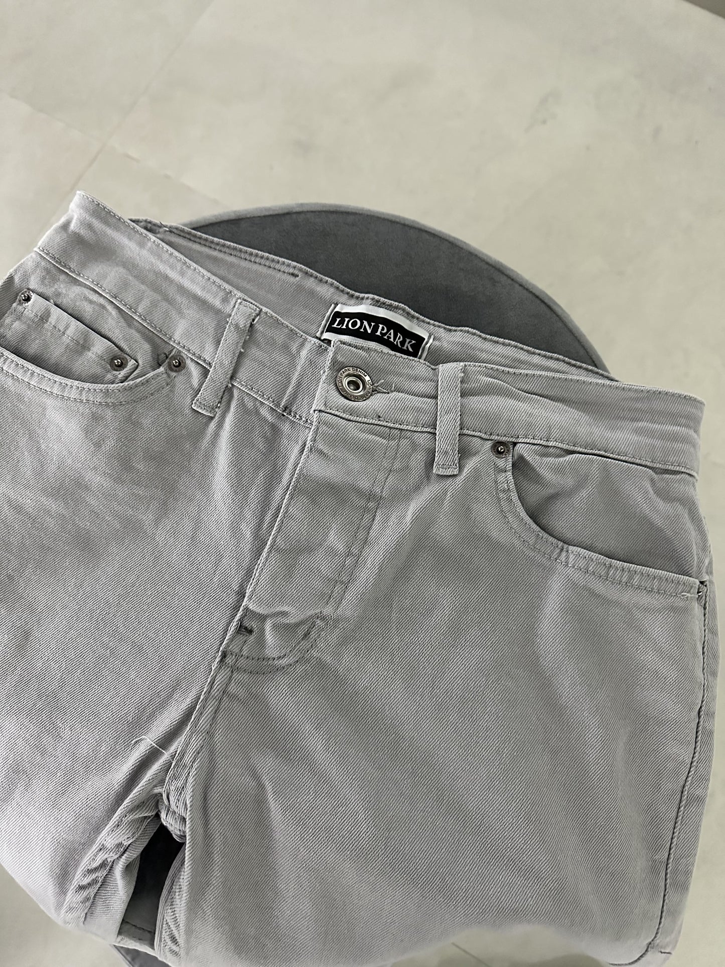 LIGHT GRAY FIT JEAN
