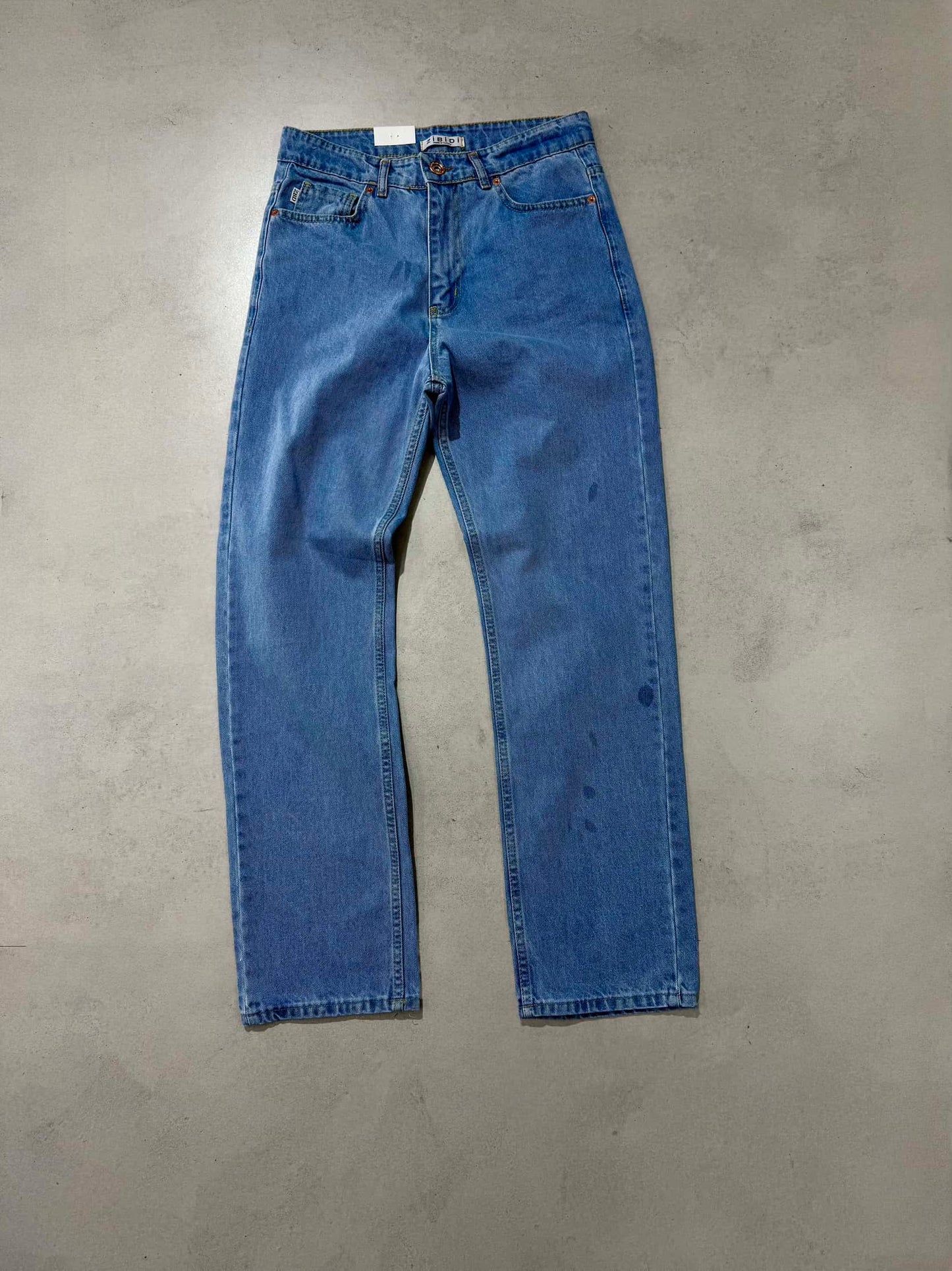 LIGHT BLUE STRAIGHT CUT JEAN