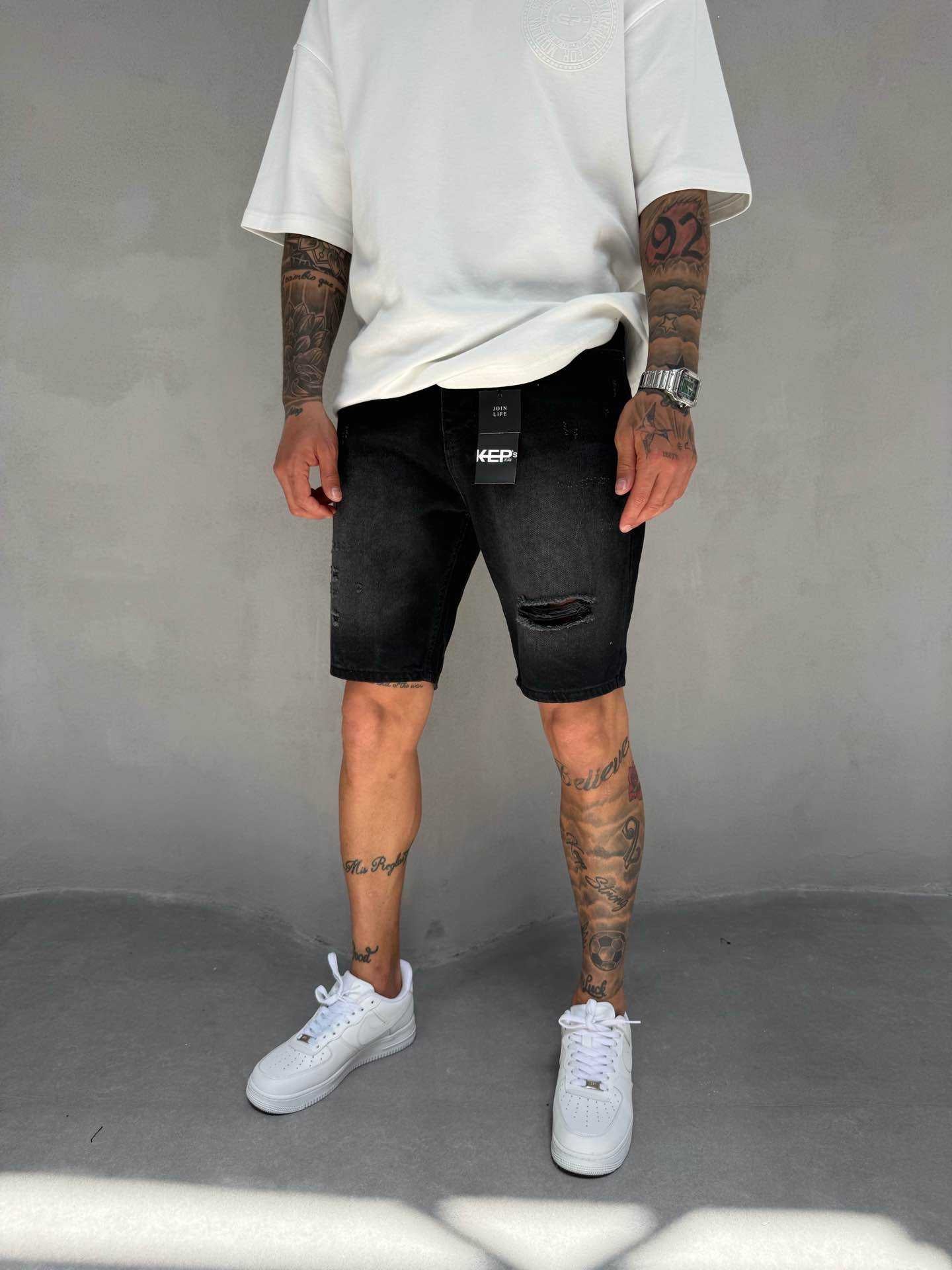 STONEWASHED BLACK RIPPED SHORT
