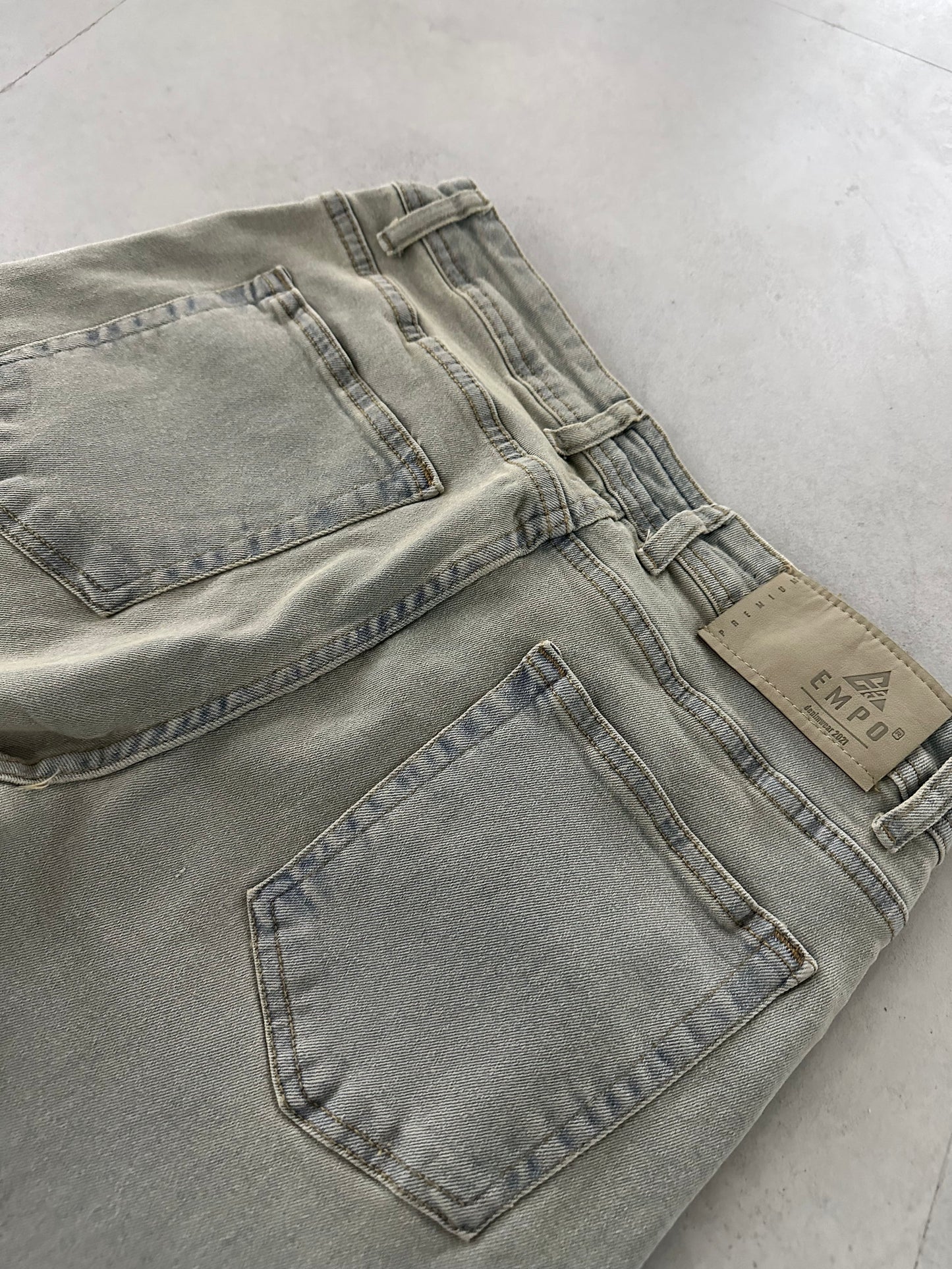 DIRTY WASH FIT JEAN