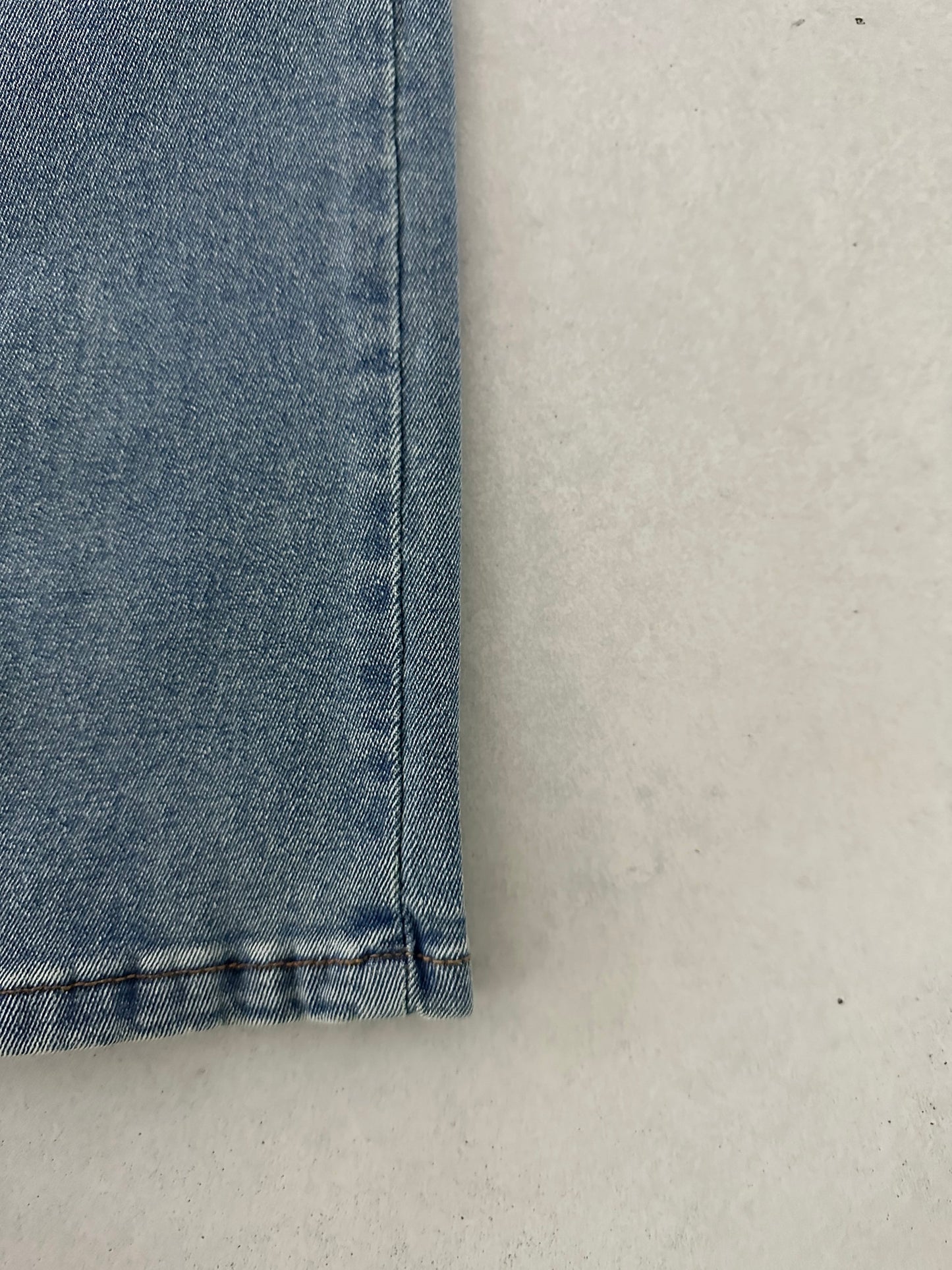 LIGHT BLUE DAMAGED JEAN