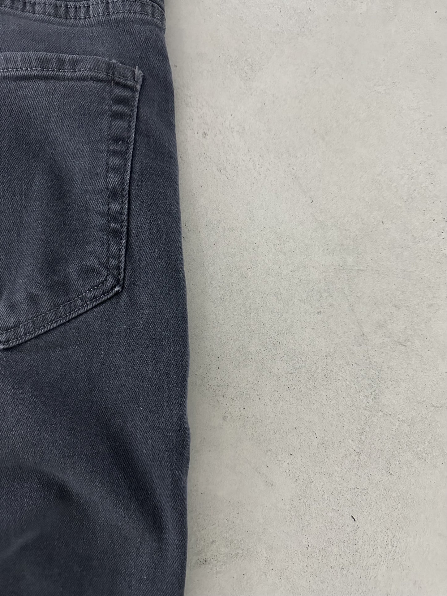 RIPPED GRAY FIT JEAN