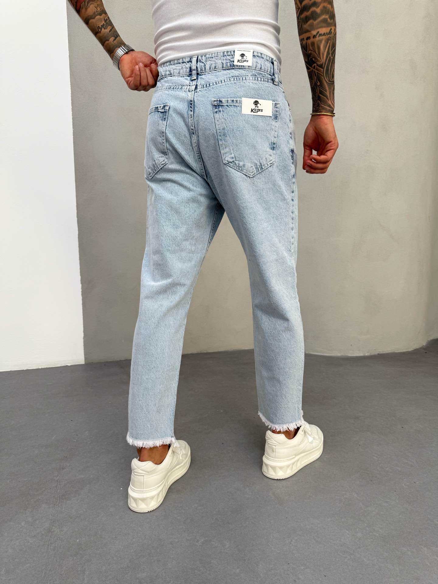RIPPED BOYFRIEND CUT ICY JEAN