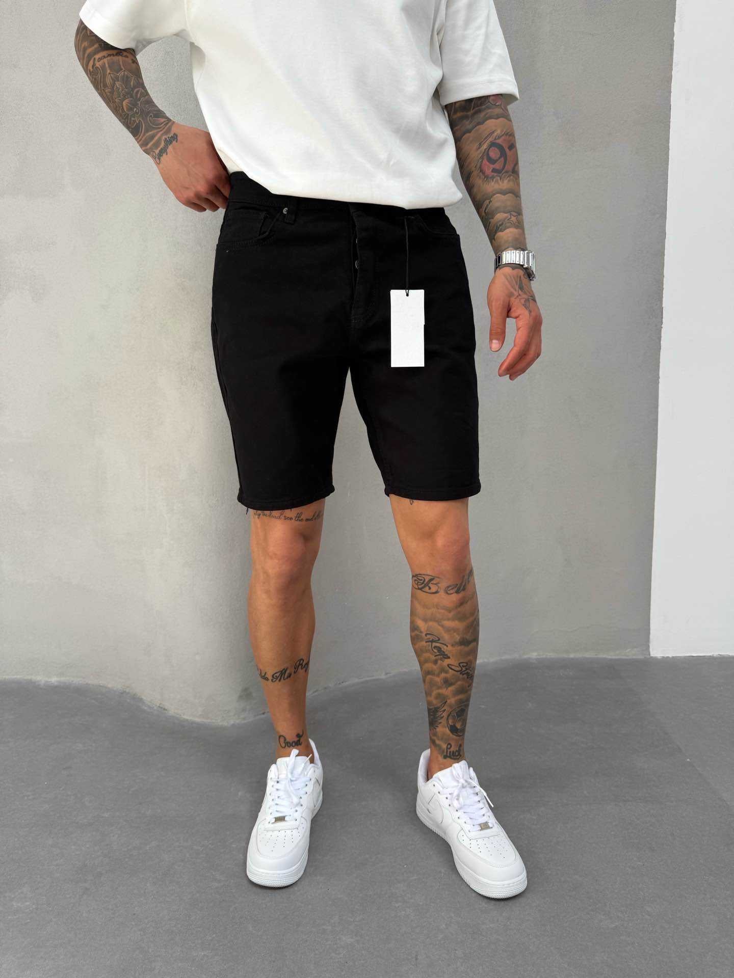 PLAIN BLACK PREMIUM SHORT