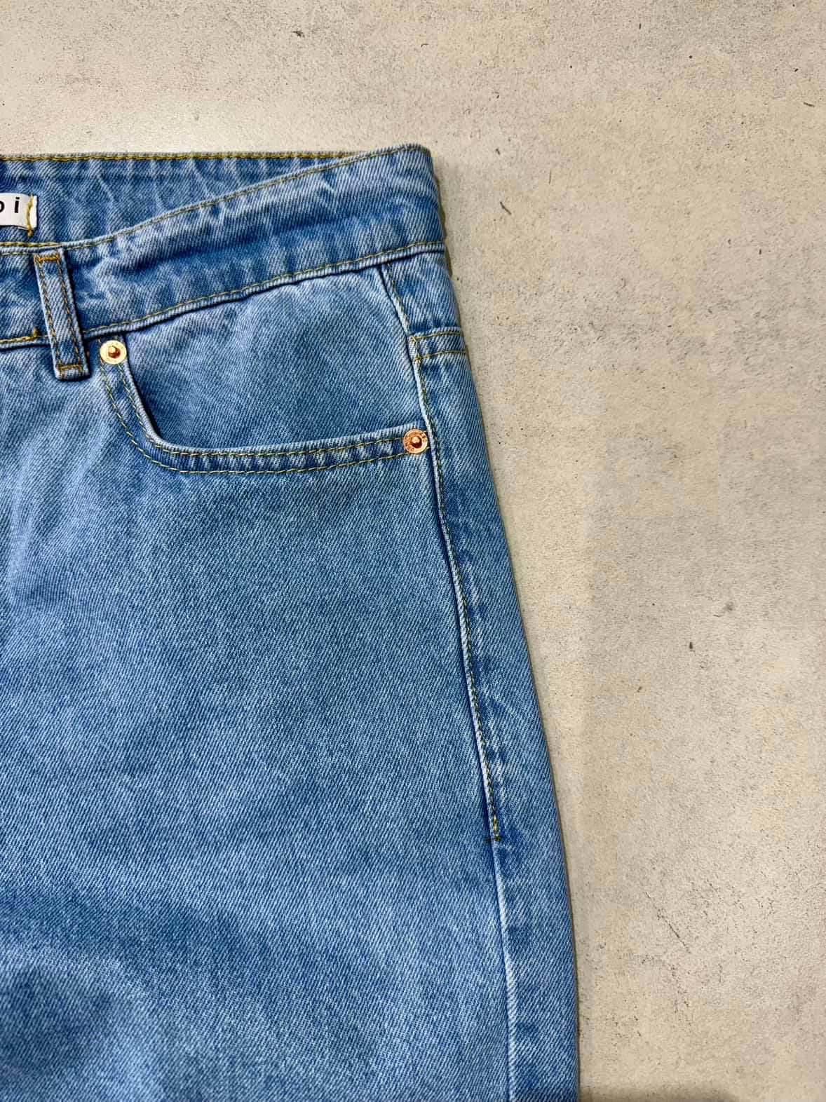 LIGHT BLUE STRAIGHT CUT JEAN