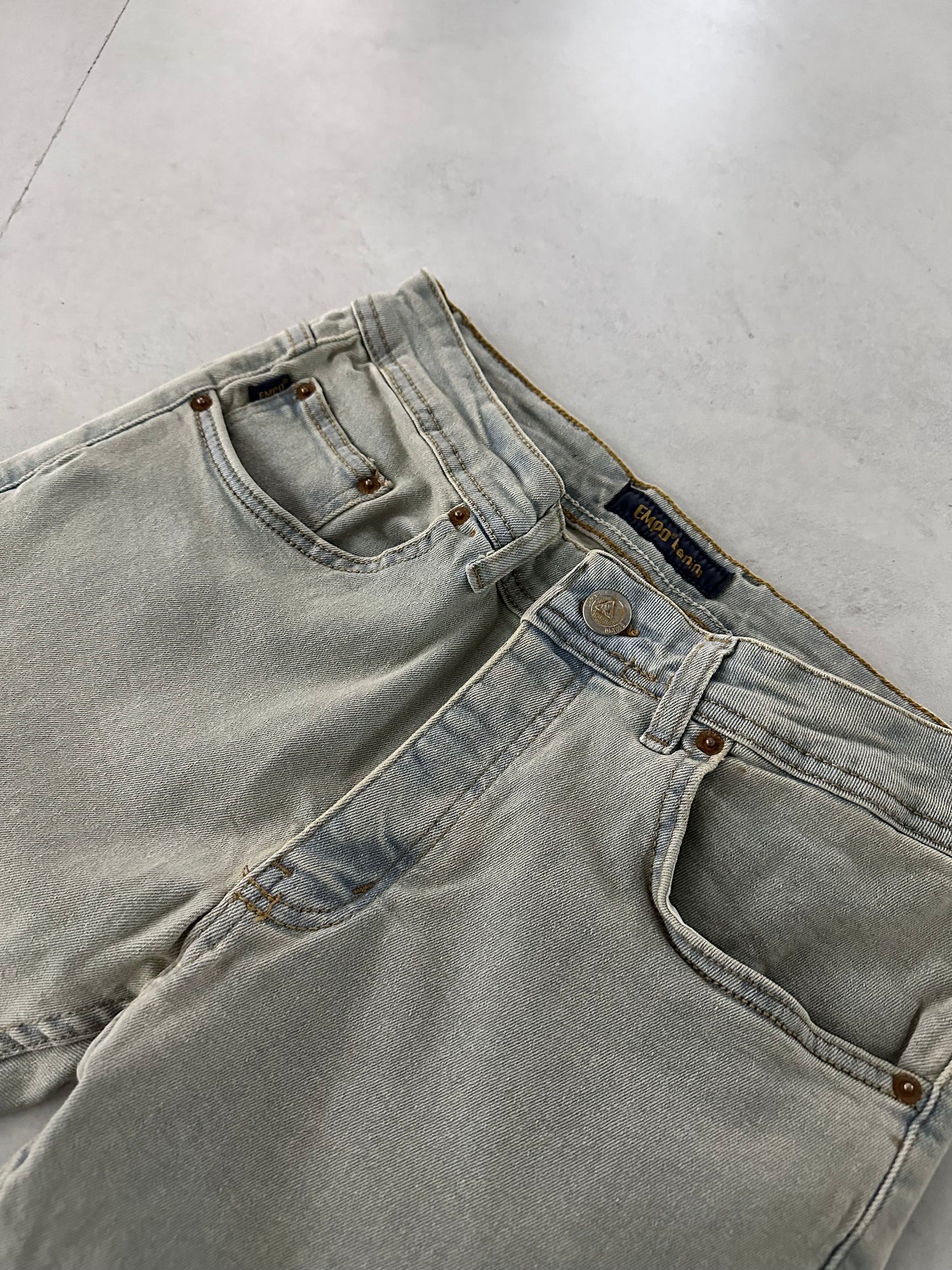 DIRTY WASH FIT JEAN