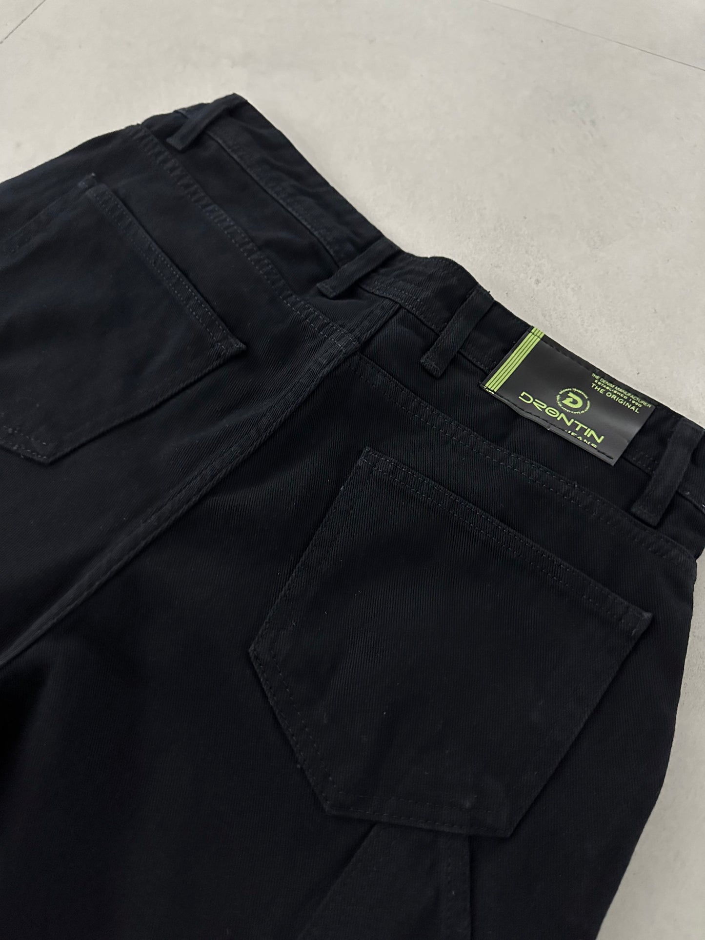 DESIGNED BLACK BAGGY JEAN