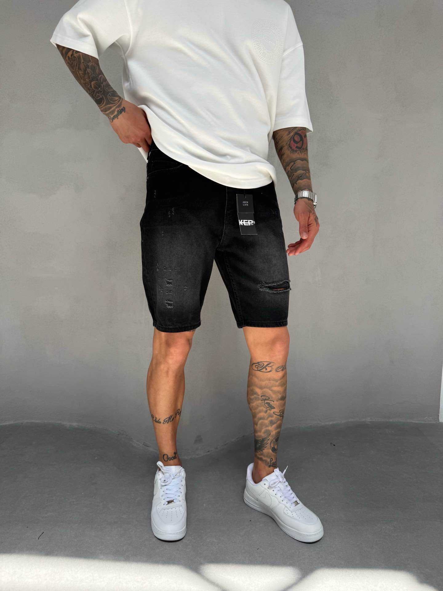 STONEWASHED BLACK RIPPED SHORT