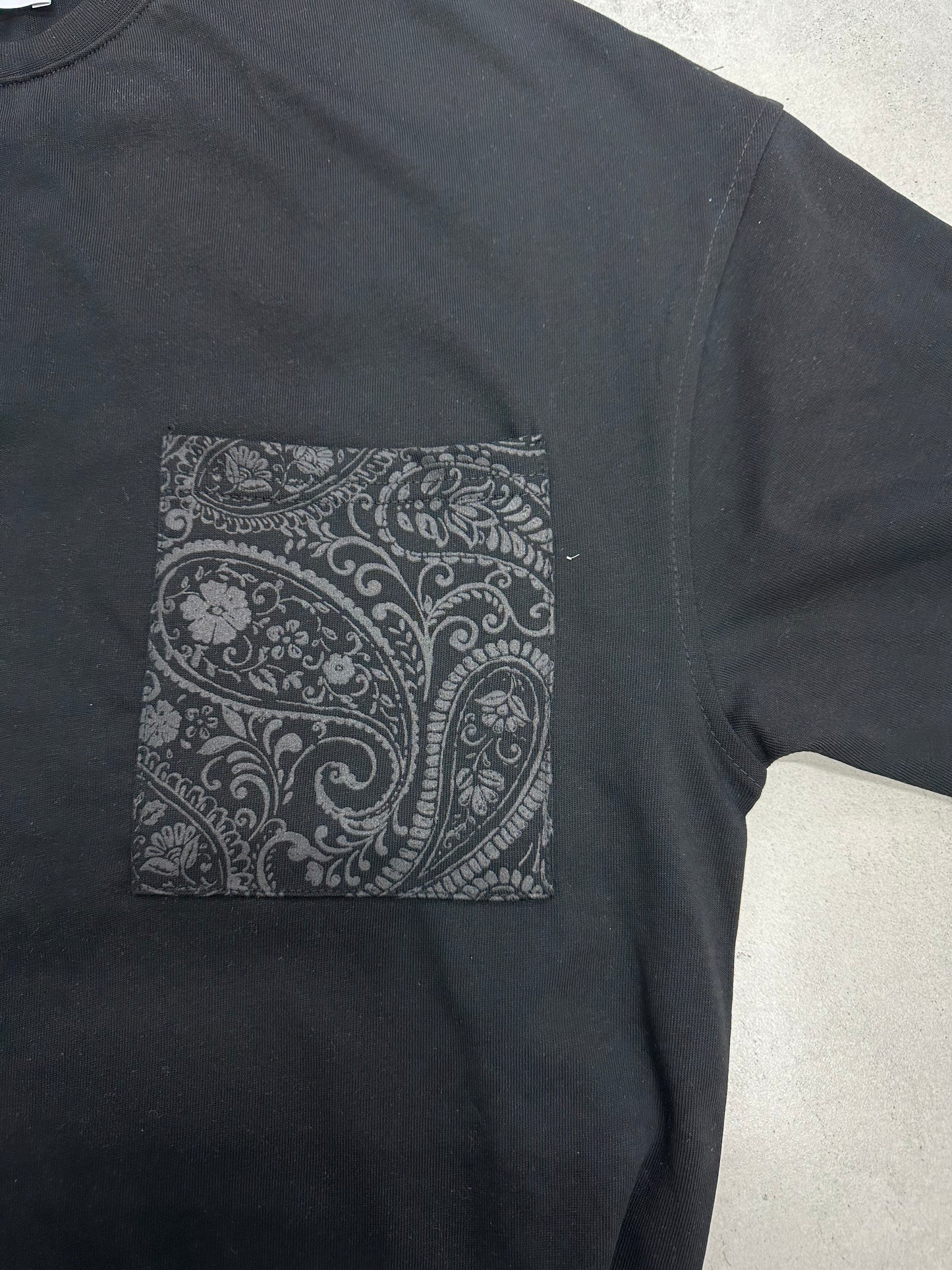 DESIGNED POCKET T-SHIRT