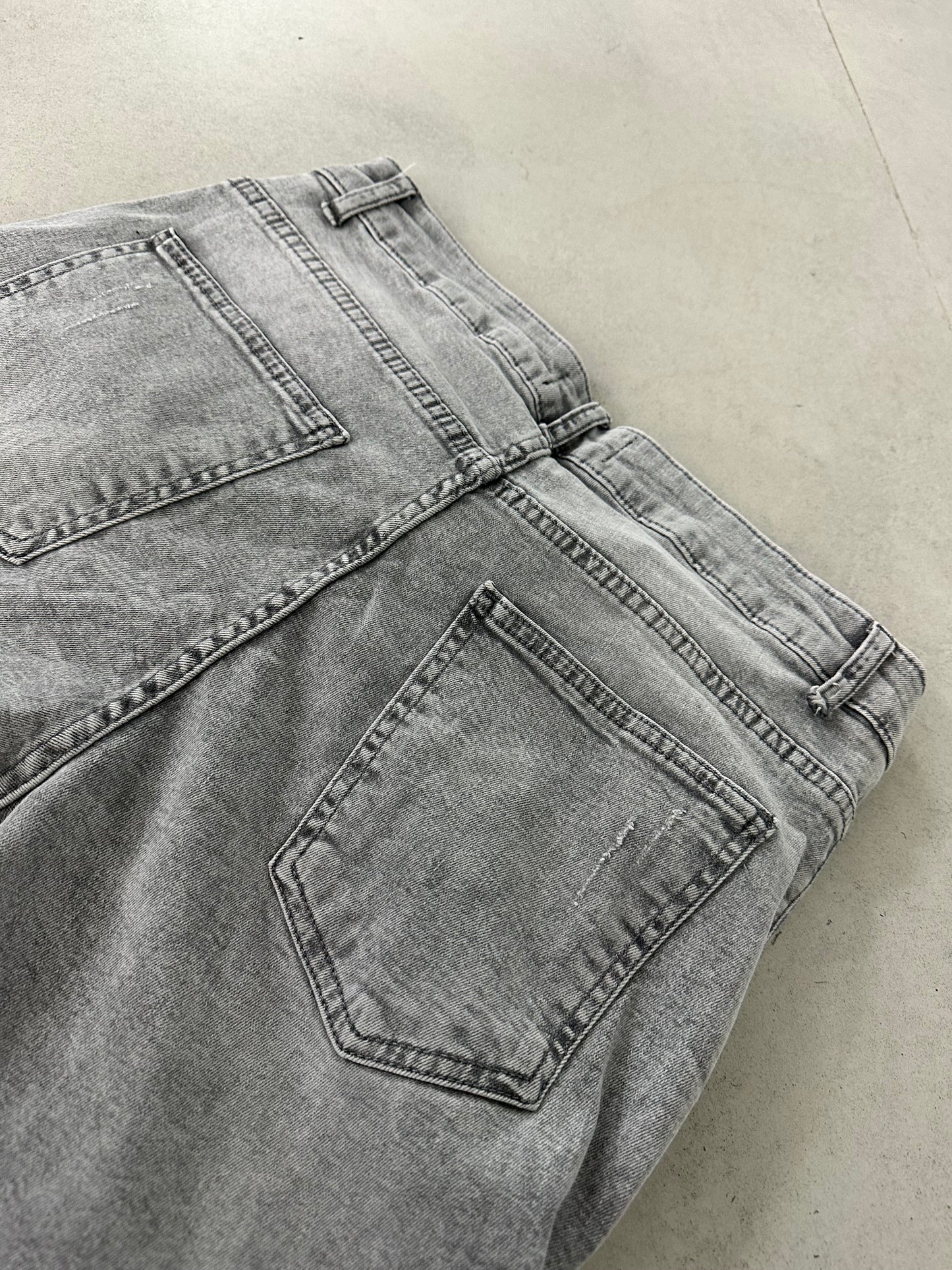 VIP GRAY BAGGY JEAN