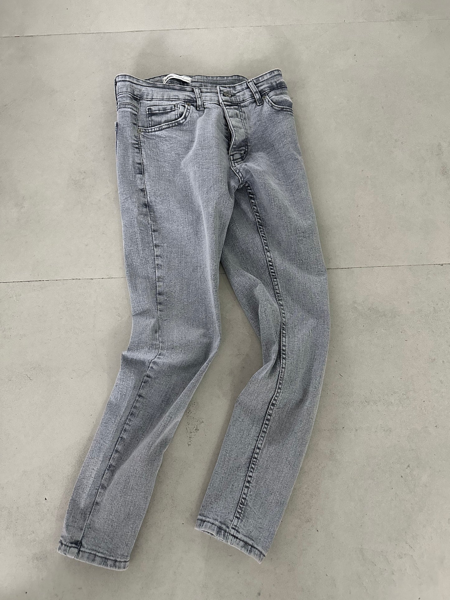 STONEWASHED FIT JEAN