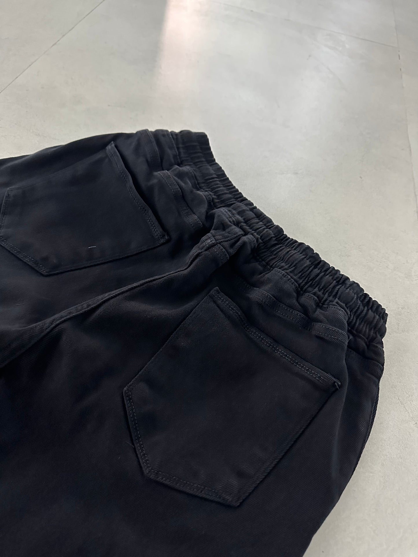 BLACK CARGO PANTS