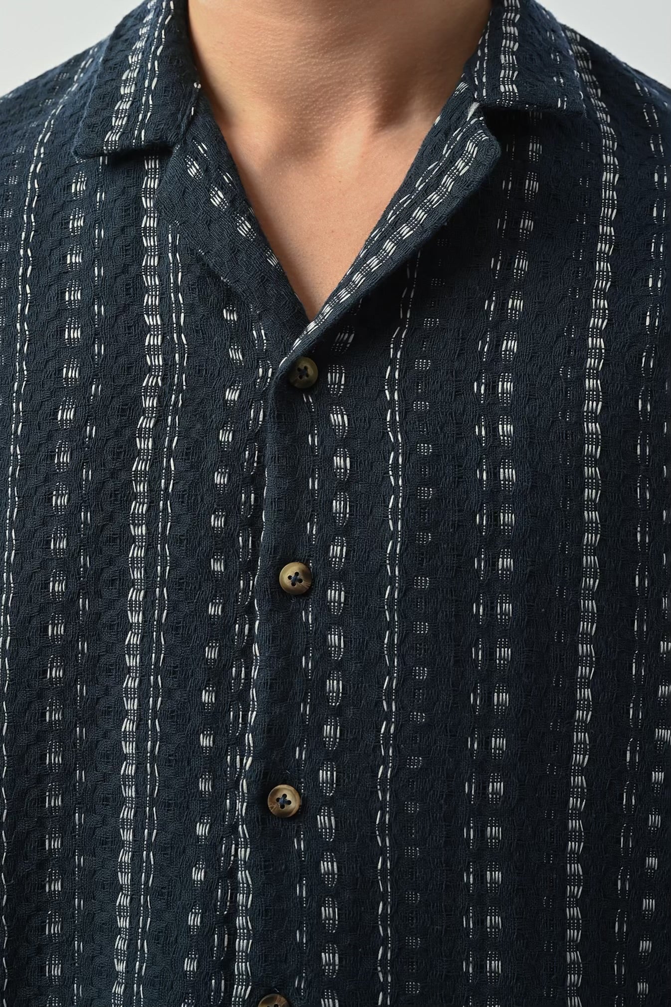 CROP CUT DESIGNED SHORT SLEEVE SHIRT