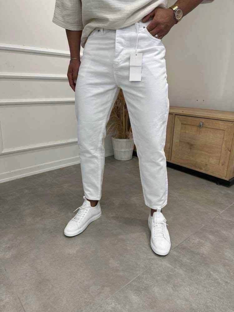 WHITE RIPPED BOYFRIEND CUT JEAN