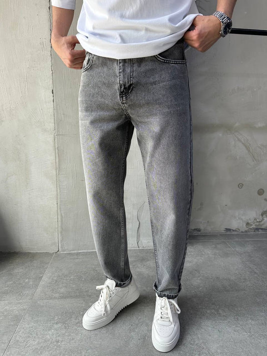 WASHED GRAY BOYFRIEND CUT JEAN