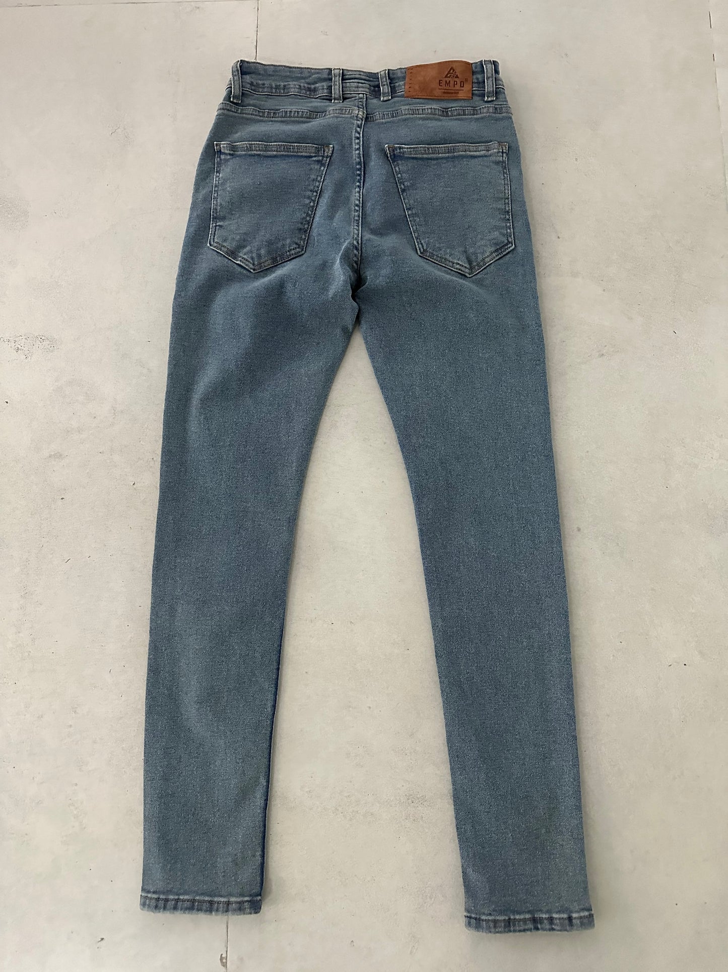 LIGHT BLUE DAMAGED JEAN