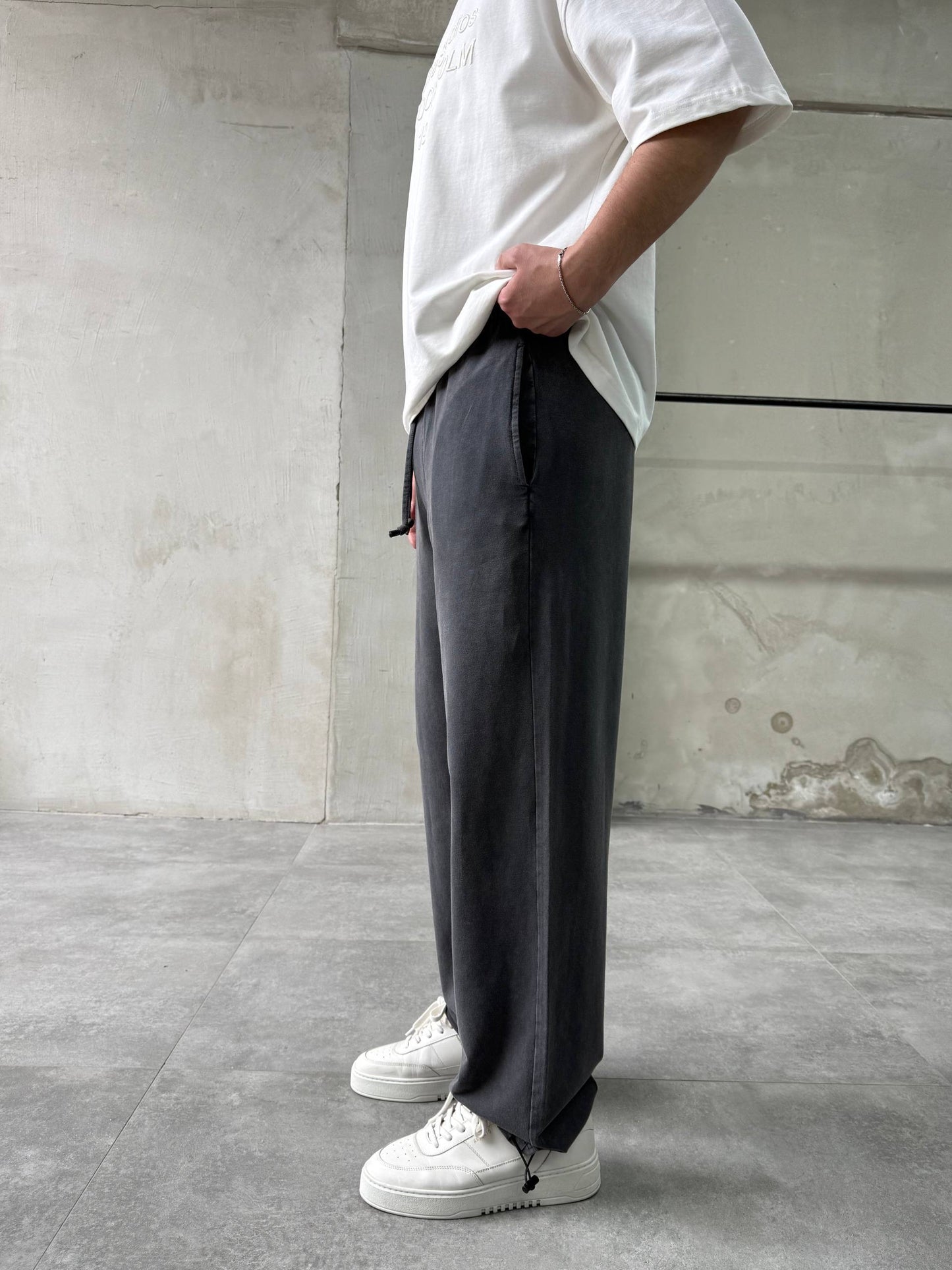 PREMIUM STONEWASHED SWEATPANTS