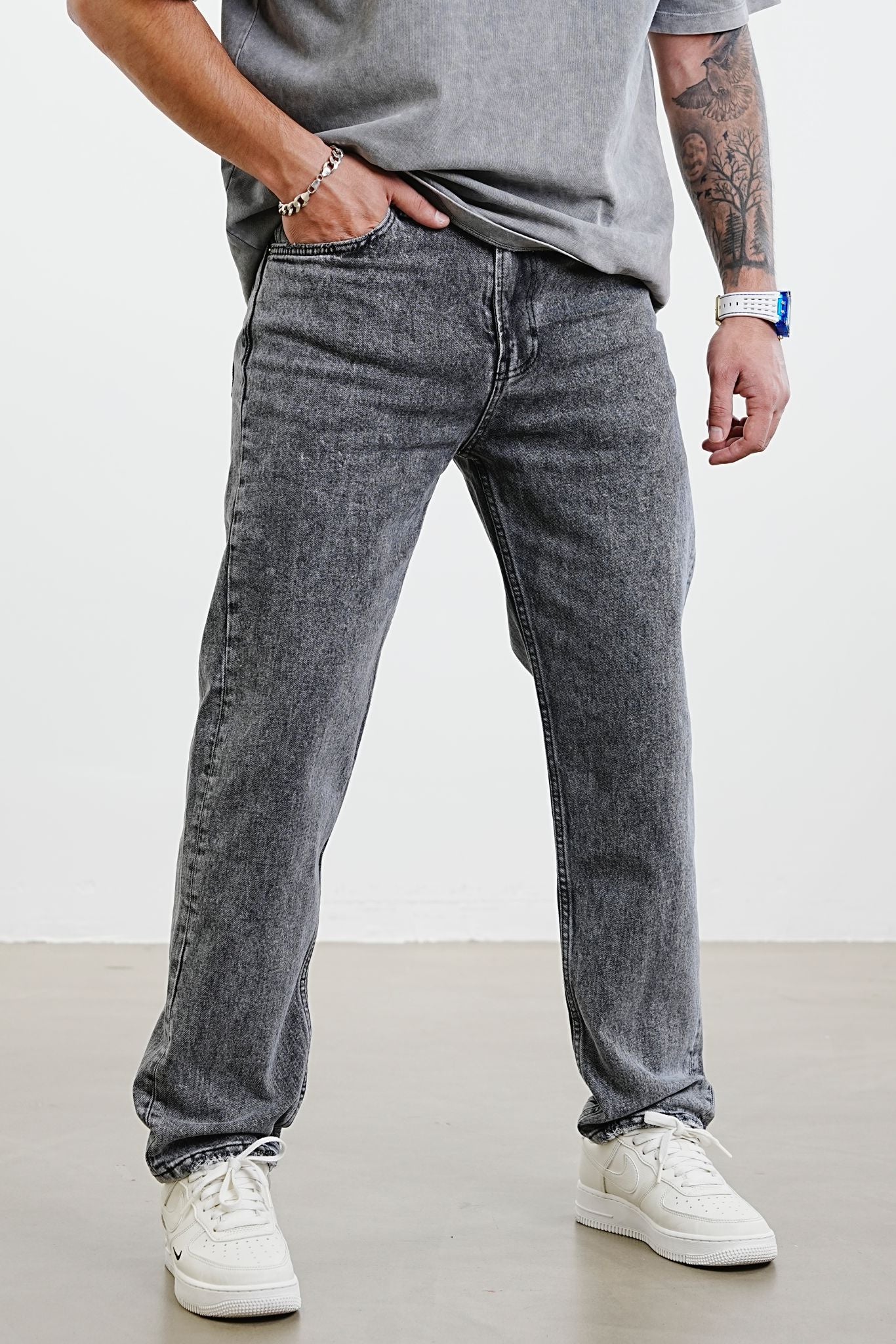 STONEWASHED GRAY STRAIGHT CUT JEAN