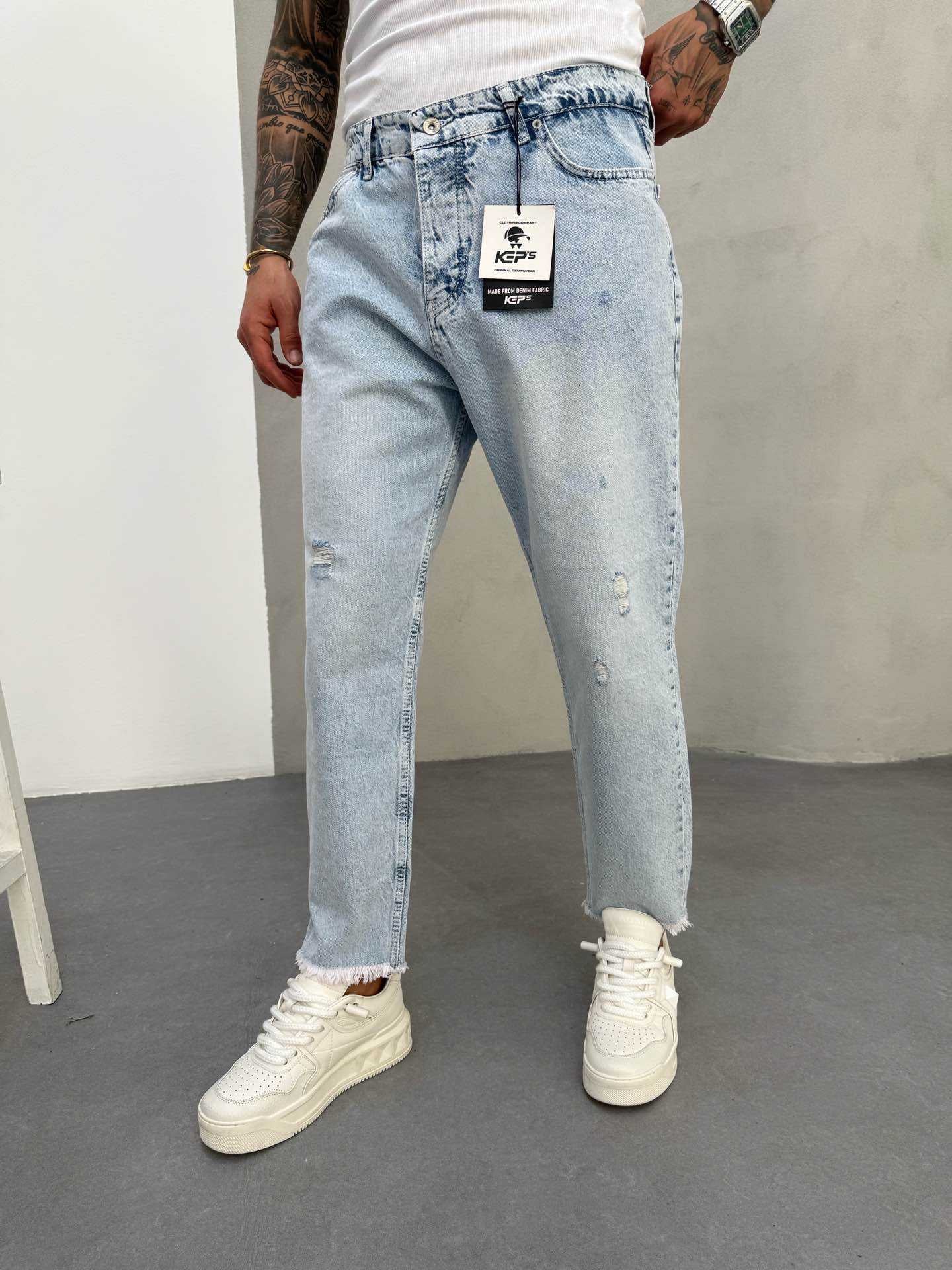 RIPPED BOYFRIEND CUT ICY JEAN