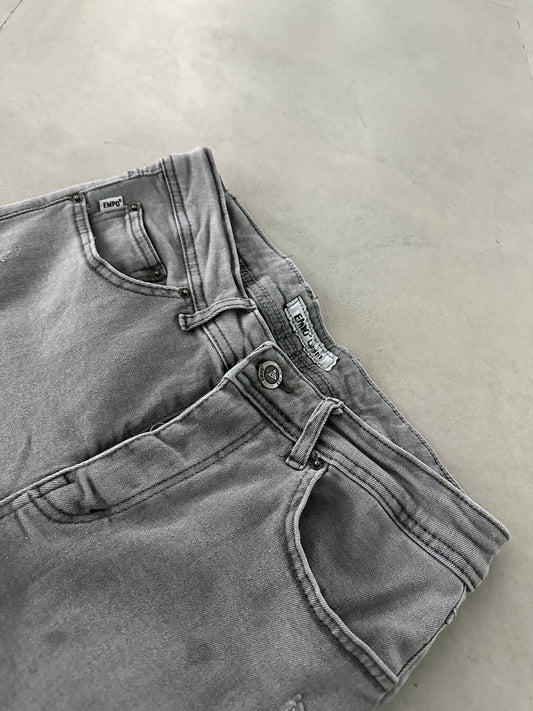 LIGHT GRAY DAMAGED JEAN