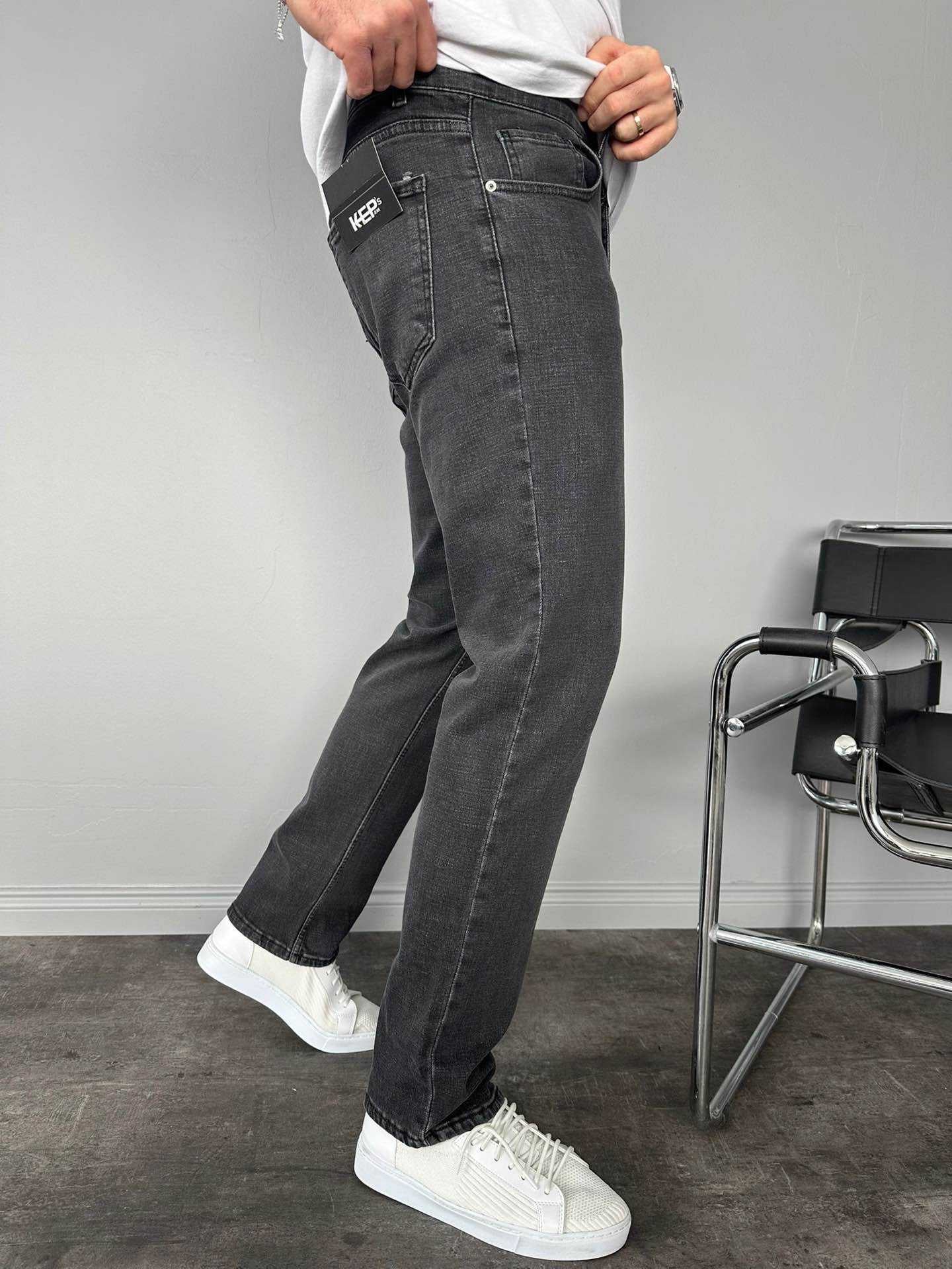 SOFT BLACK WASHED REGULAR JEAN