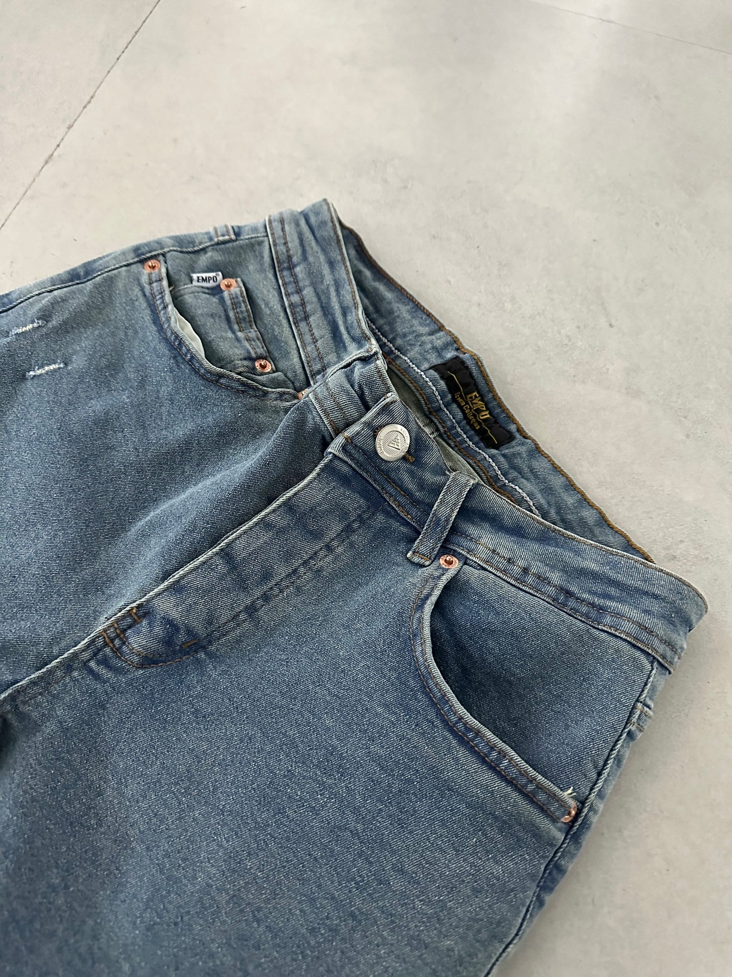 LIGHT BLUE DAMAGED JEAN