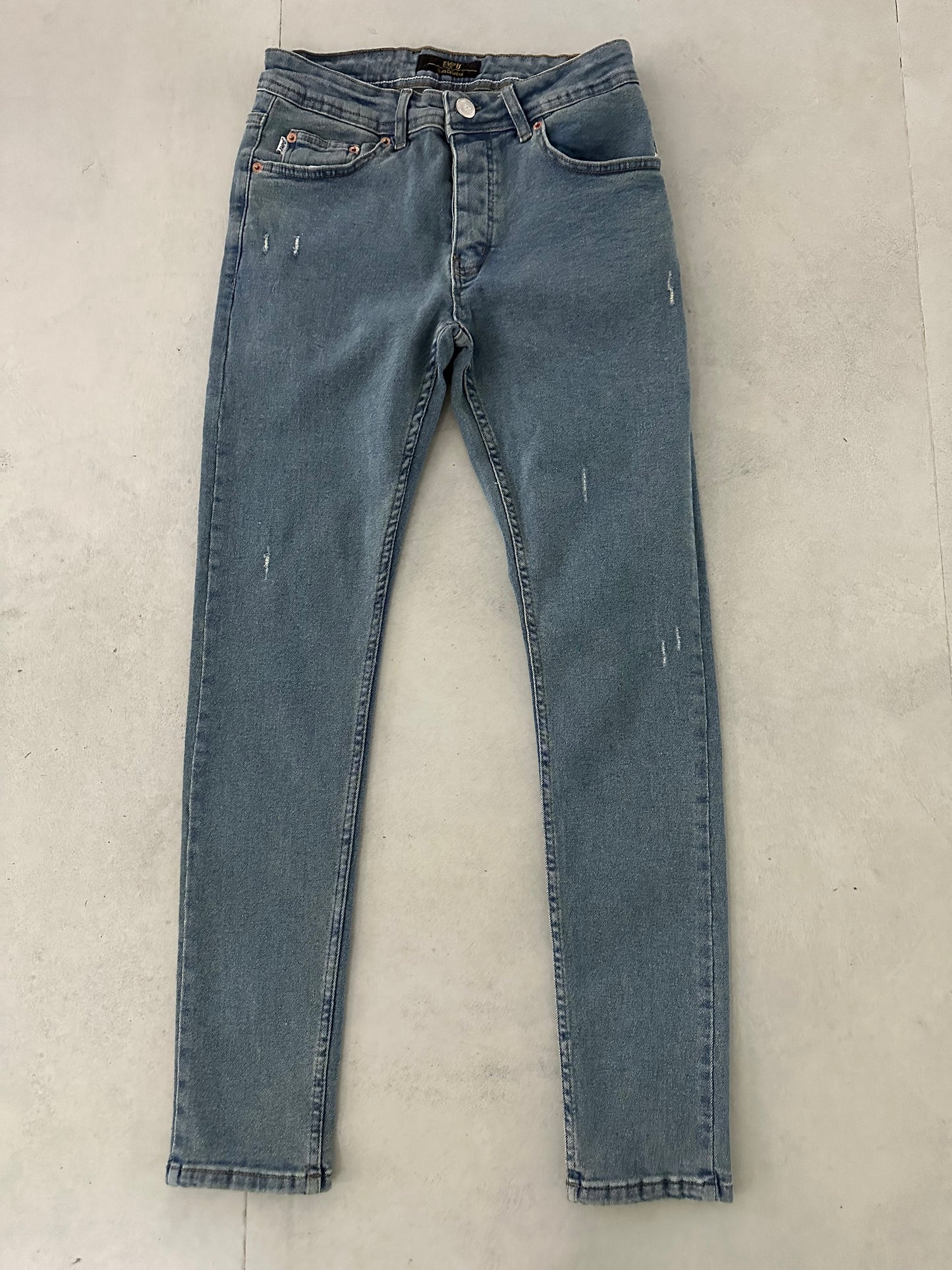 LIGHT BLUE DAMAGED JEAN