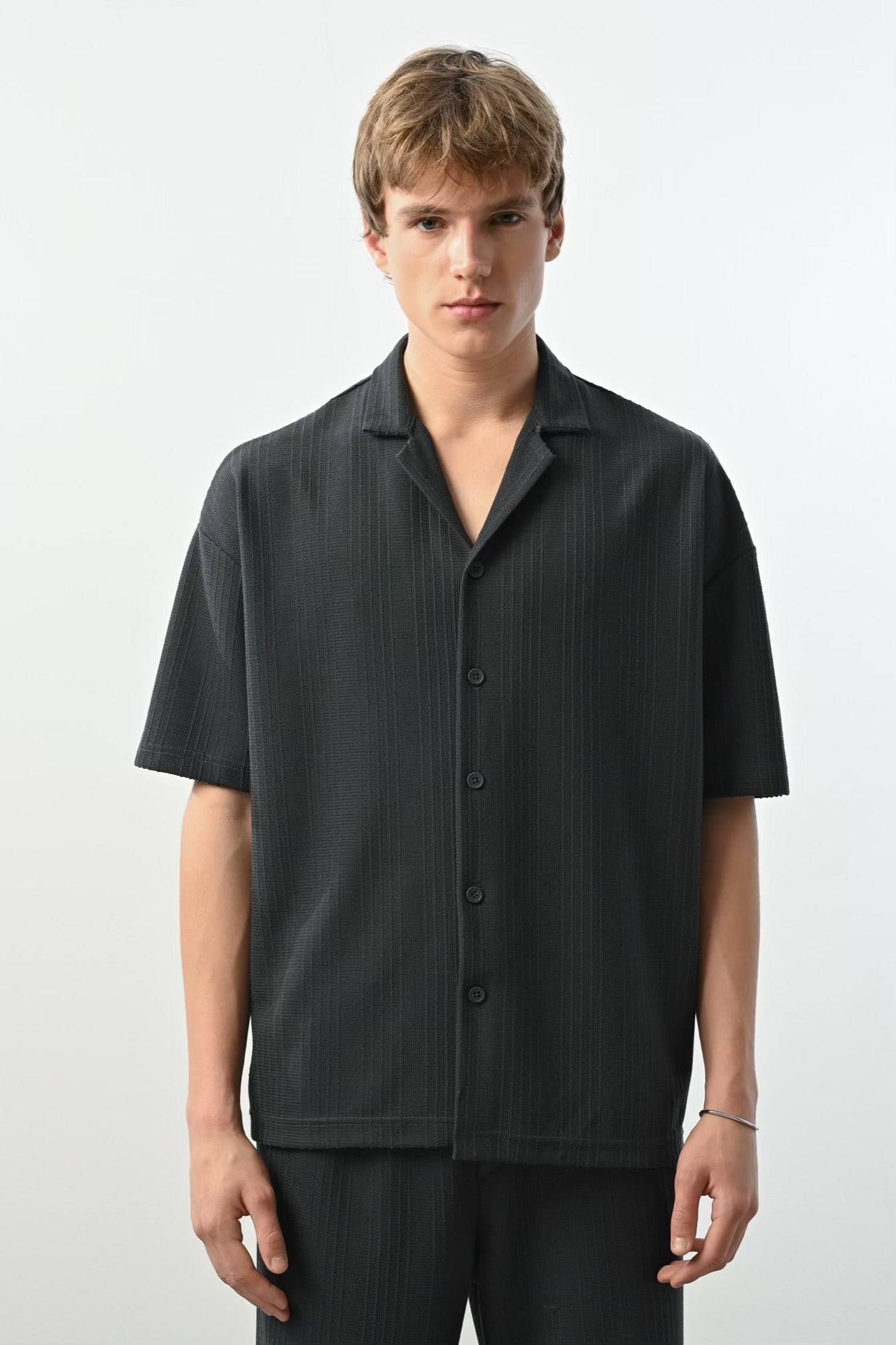 DEATAIED SHORT SLEEVE SHIRT