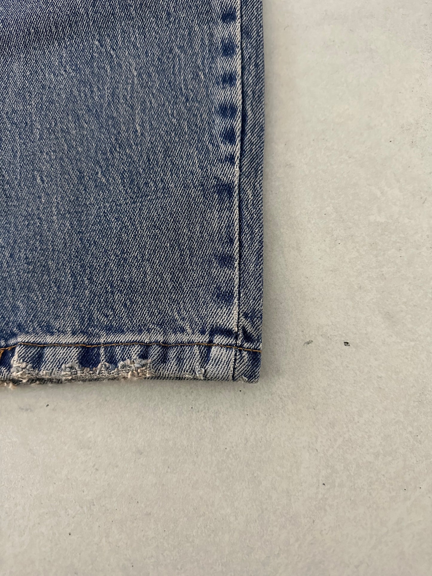 DAMAGED STONEWASHED JEAN