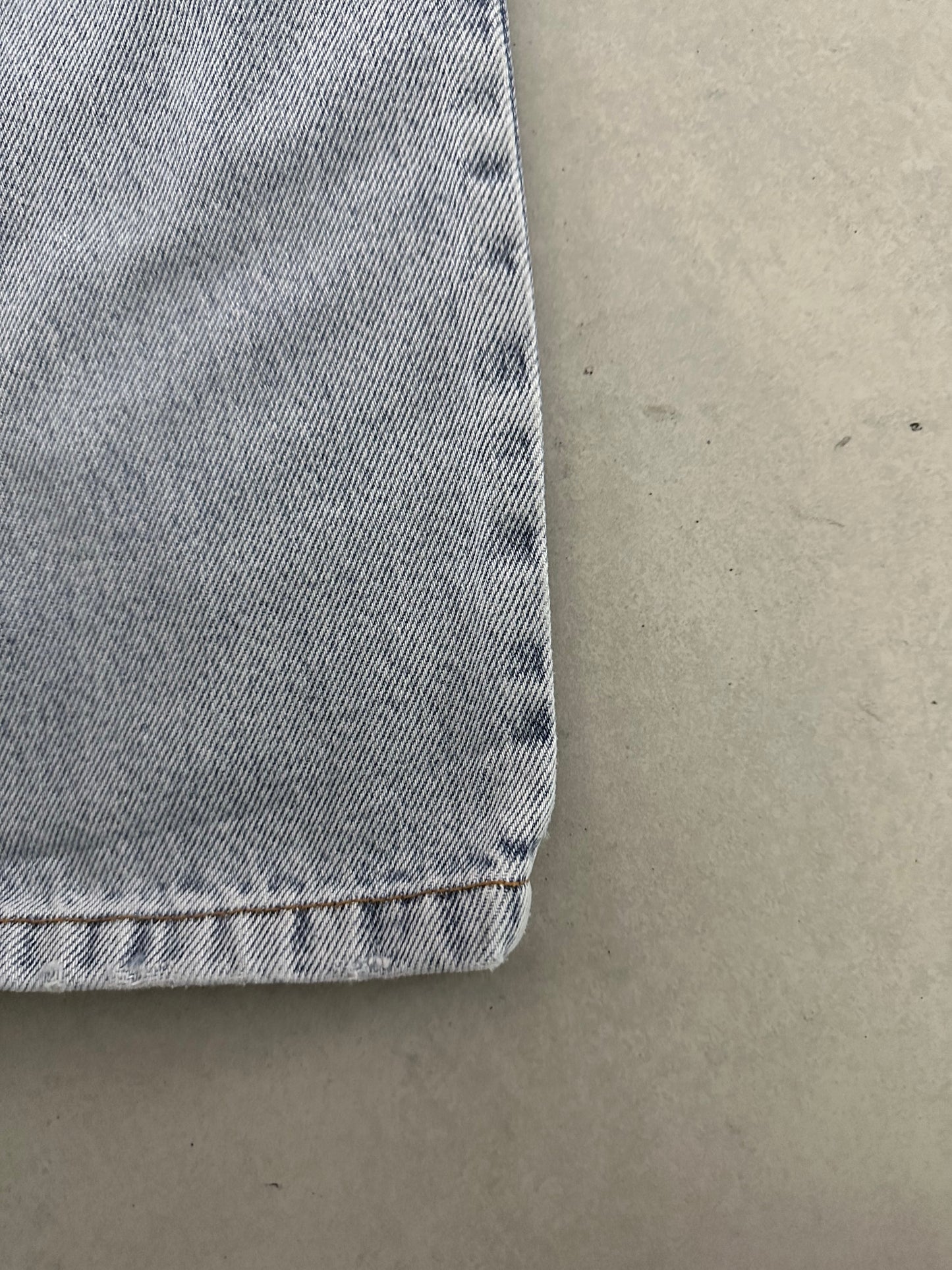 DAMAGED STONEWASHED JEAN