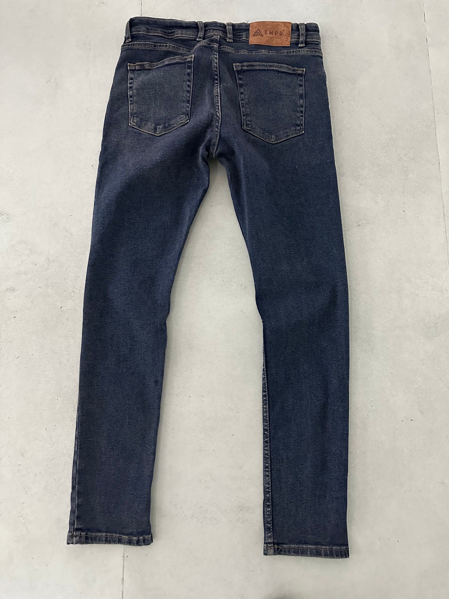 DAMAGED STONEWASHED BLUE JEAN