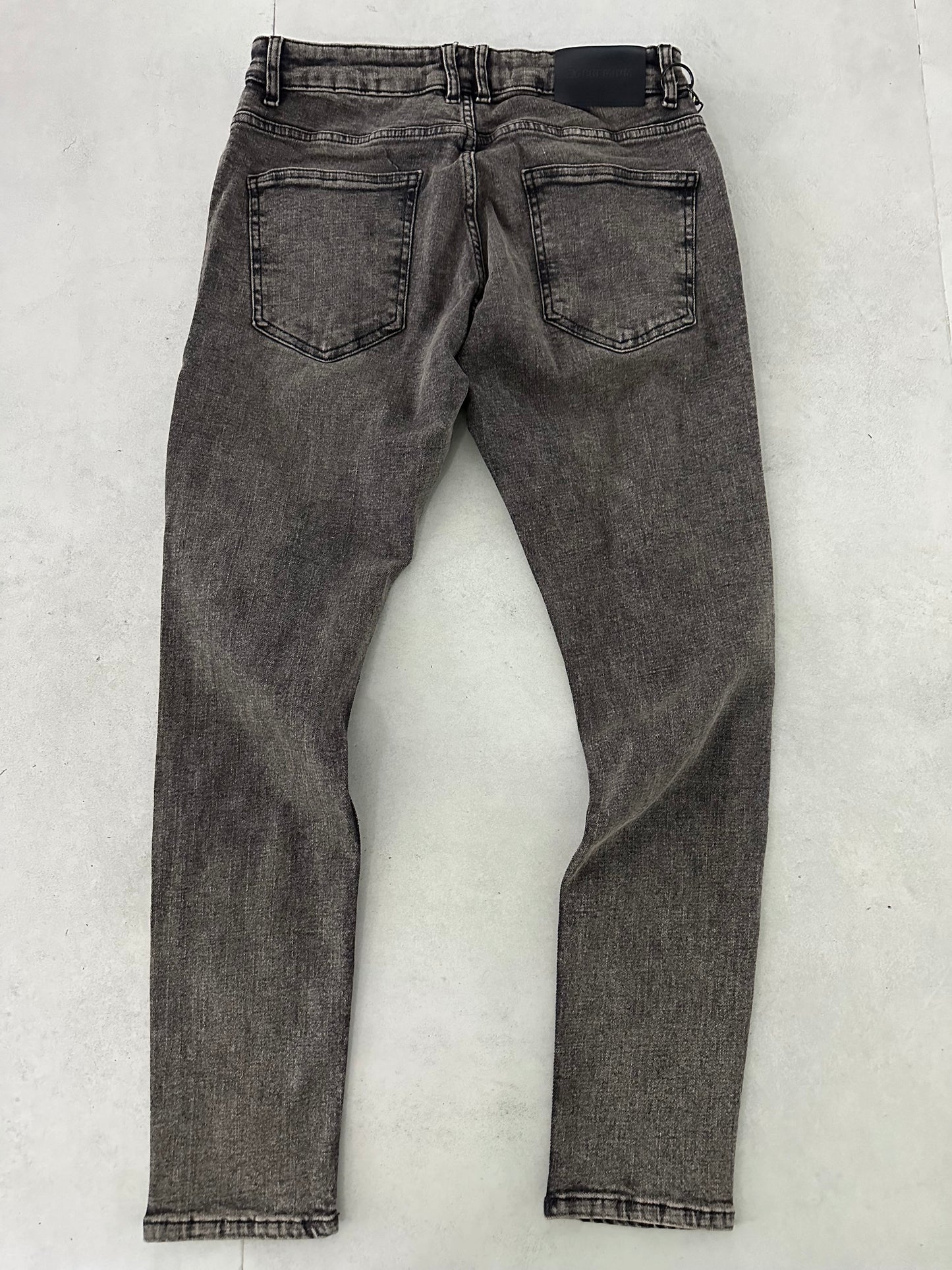 DAMAGED FIT JEAN WITH CHAIN