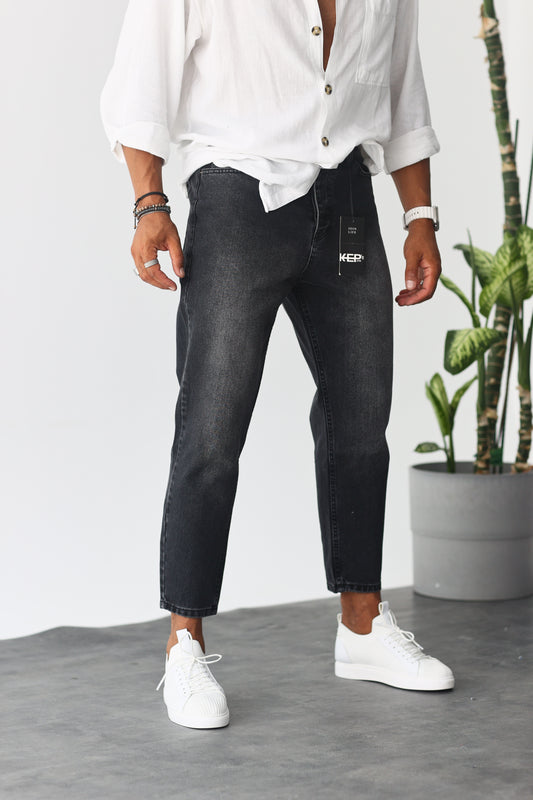 STONEWASHED BLACK BOYFRIEND CUT JEAN